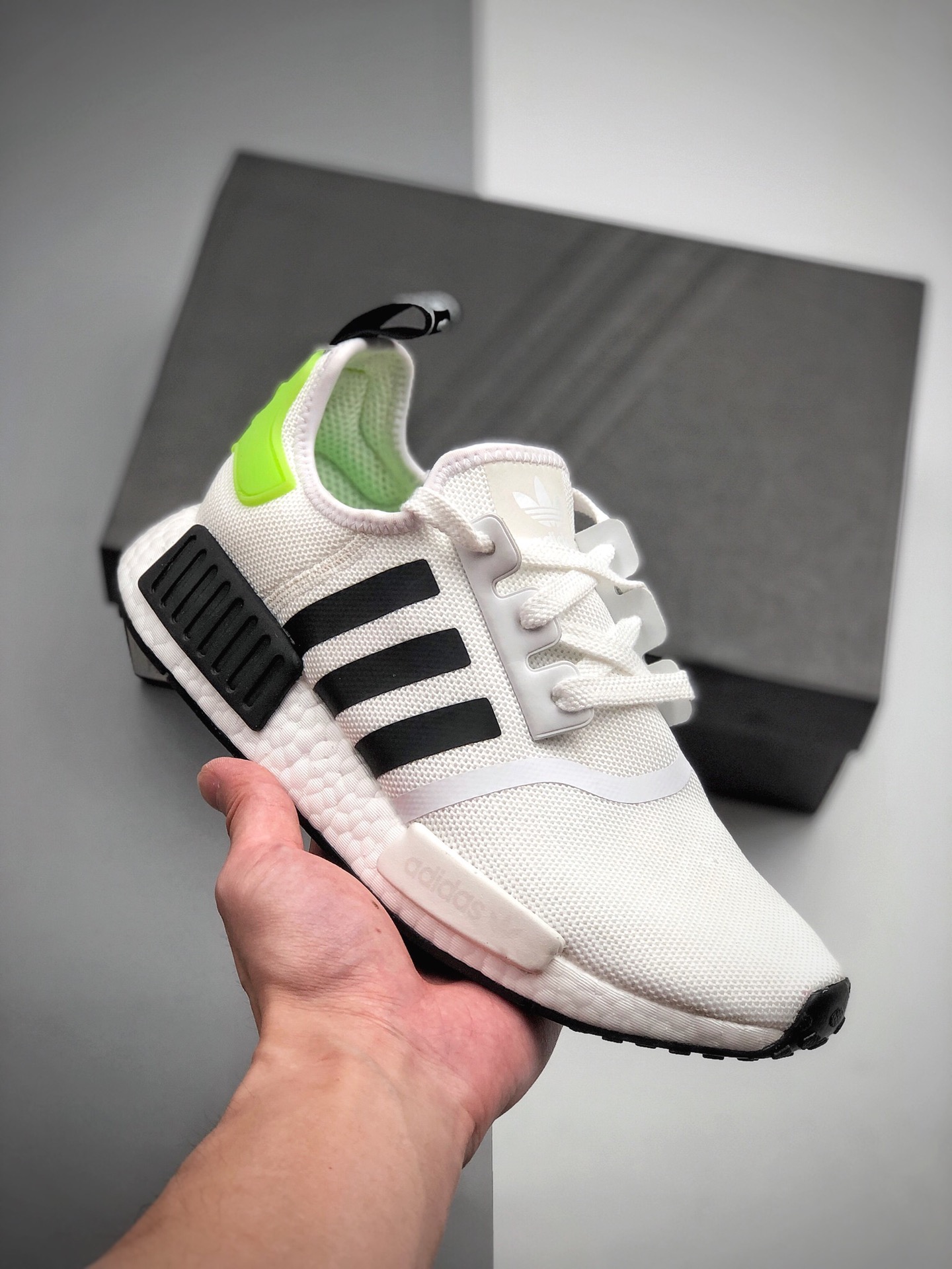 200 Adidas Boost NMD  R1 系列