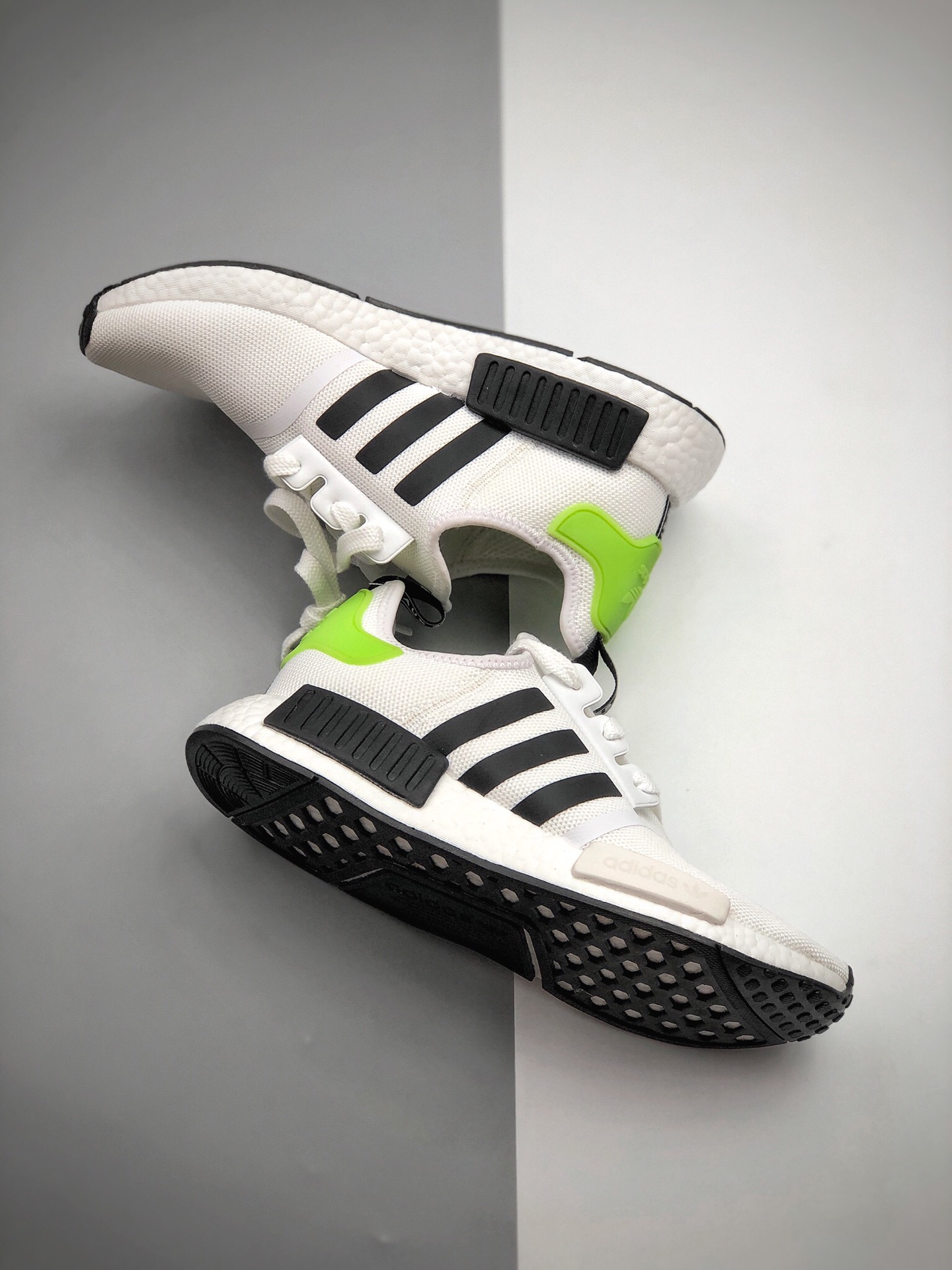 200 Adidas Boost NMD  R1 系列