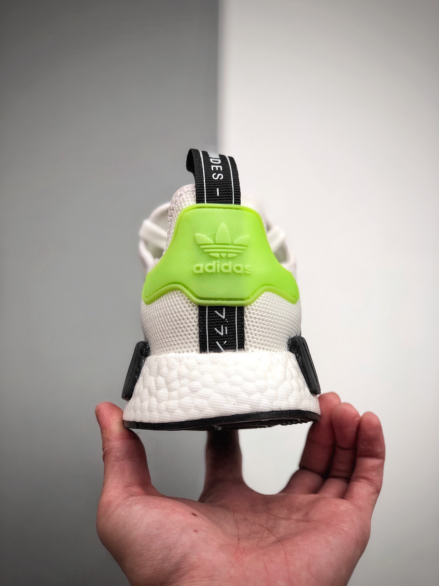 200 Adidas Boost NMD  R1 系列