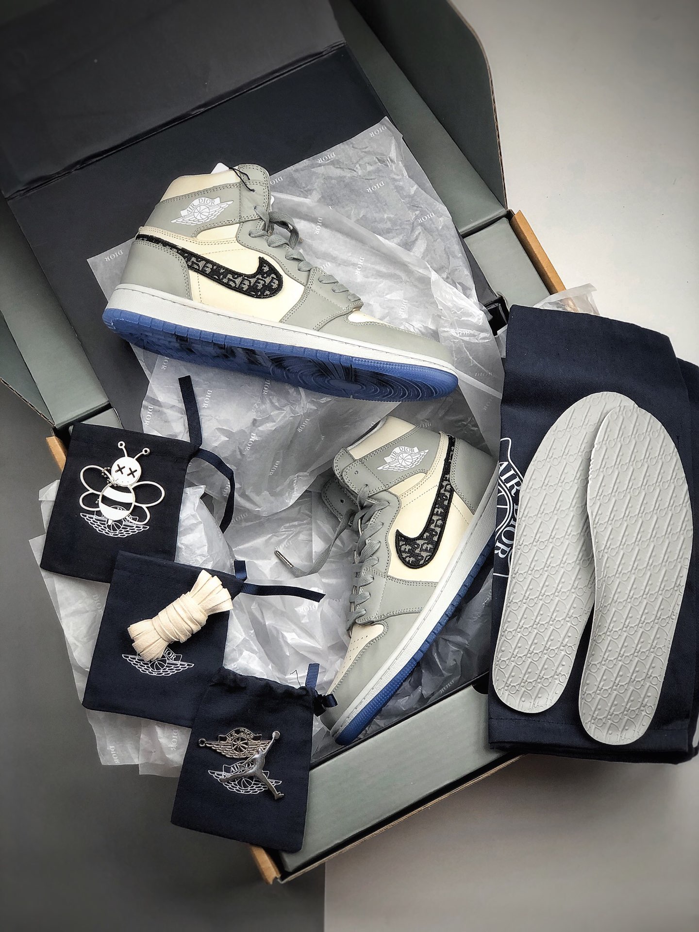 560  耐克 Dior x Air Jordan 1 HI OG “迪奥联名”AJ1高帮休闲篮球鞋