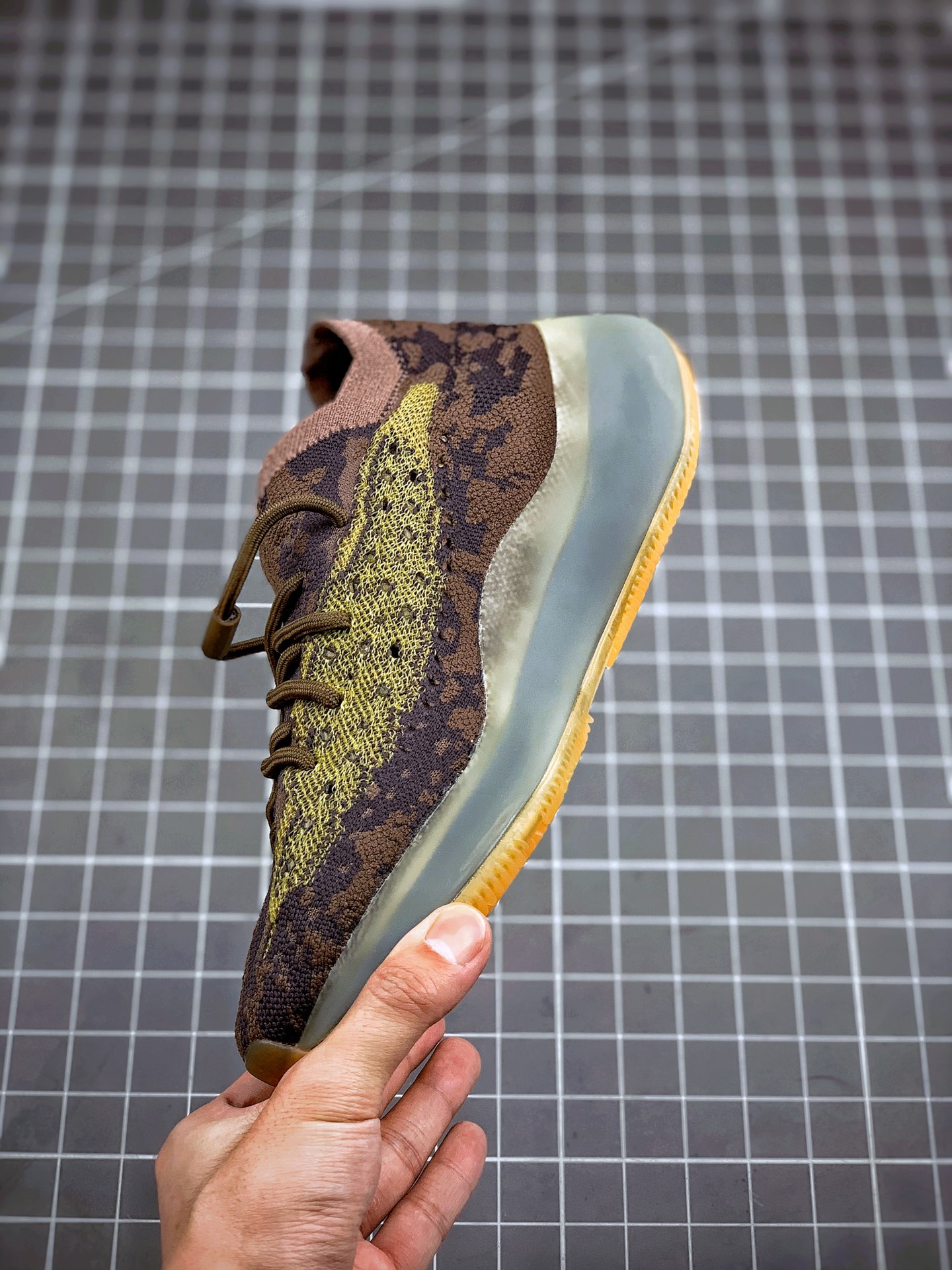 370 YEEZY Boost 380 棕黄