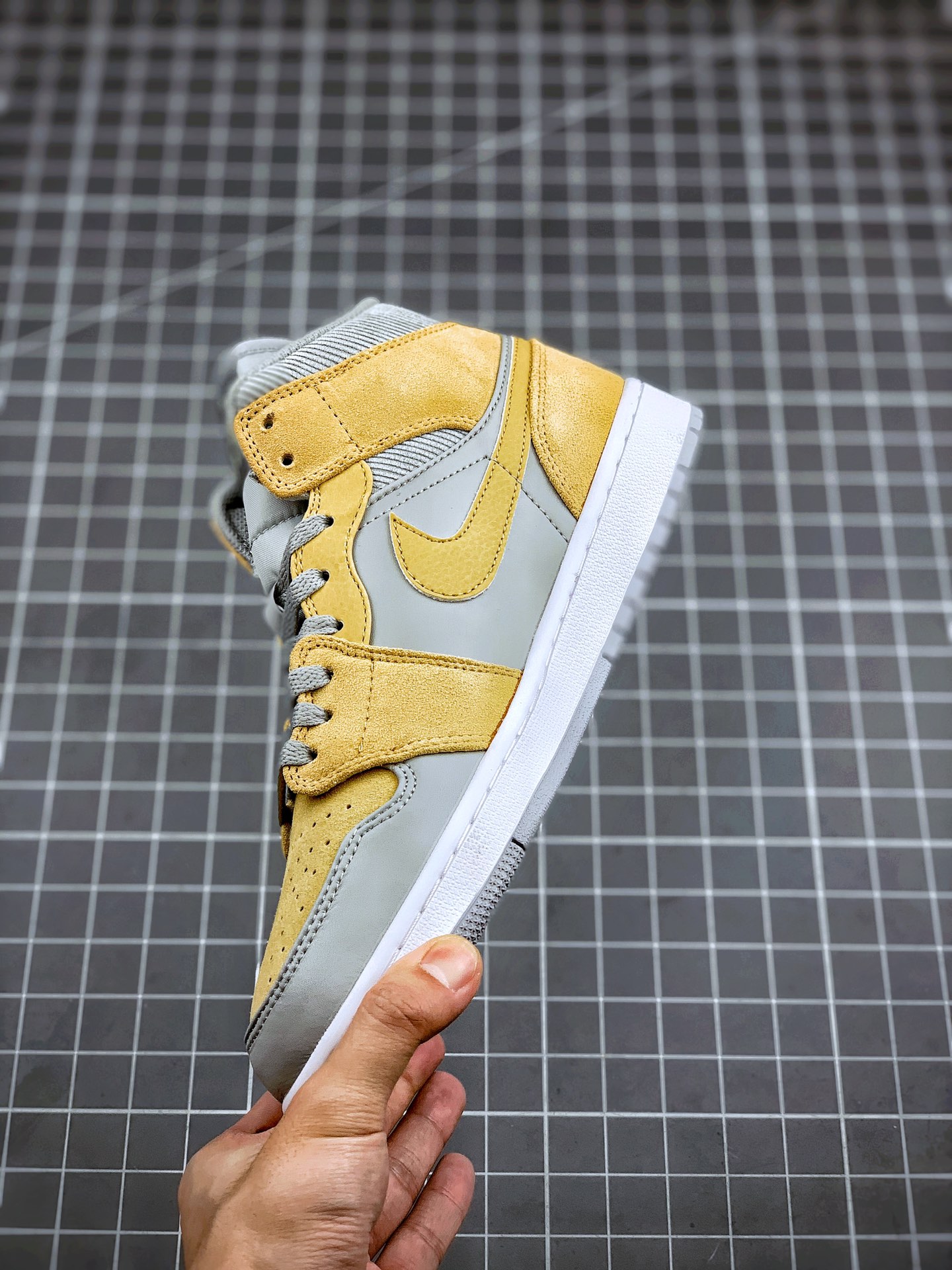 250 Air Jordan 1 Mid 棕灰 AJ1乔1中邦休闲板鞋 同步官方配色  DA4666-001