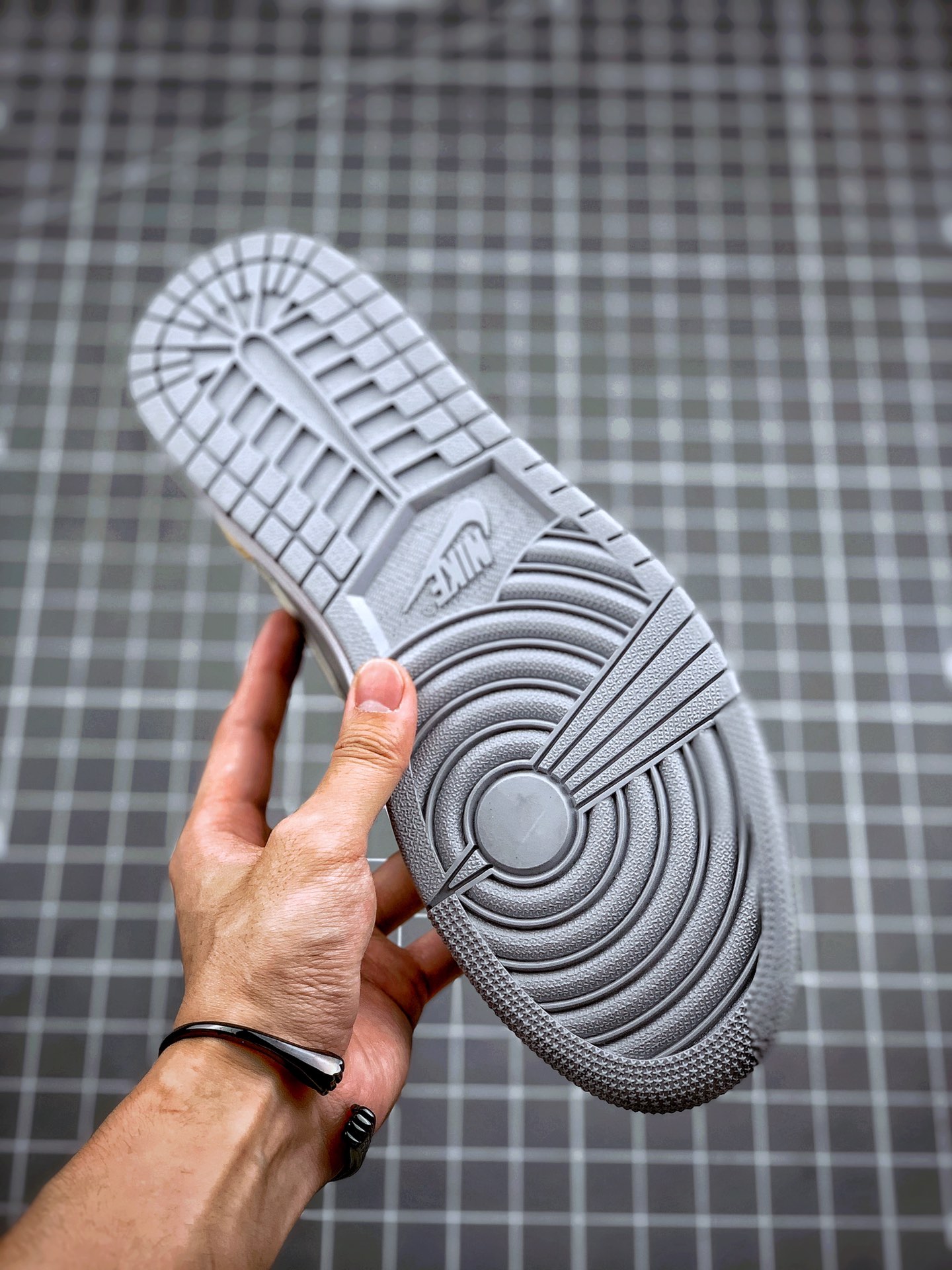 250 Air Jordan 1 Mid 棕灰 AJ1乔1中邦休闲板鞋 同步官方配色  DA4666-001