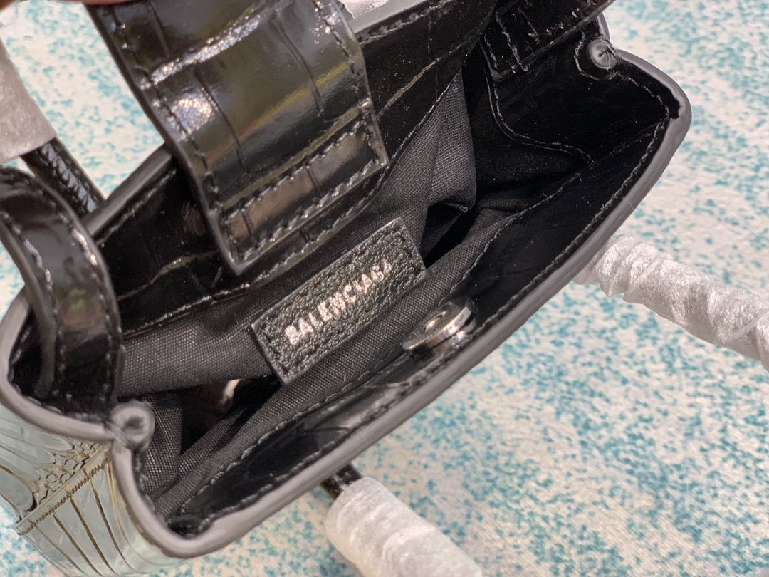 鳄鱼纹Balenciagα牛皮购物袋