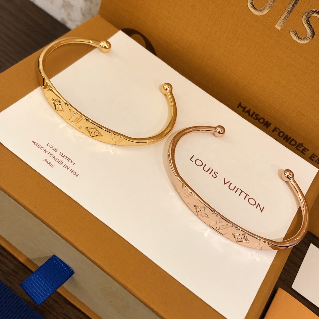 Louis Vuitton Jewelry Bracelet Necklaces & Pendants Gold Rose Fashion