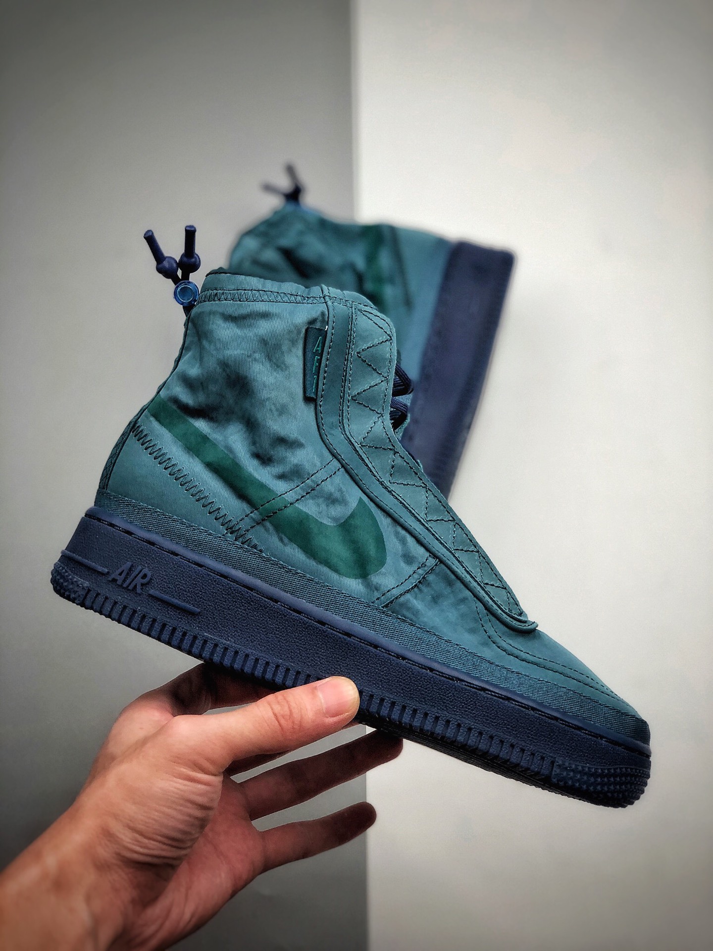 250  Nike Air Force 1 Shell WMNS 是专为女生打造的帅气空军机能新品鞋