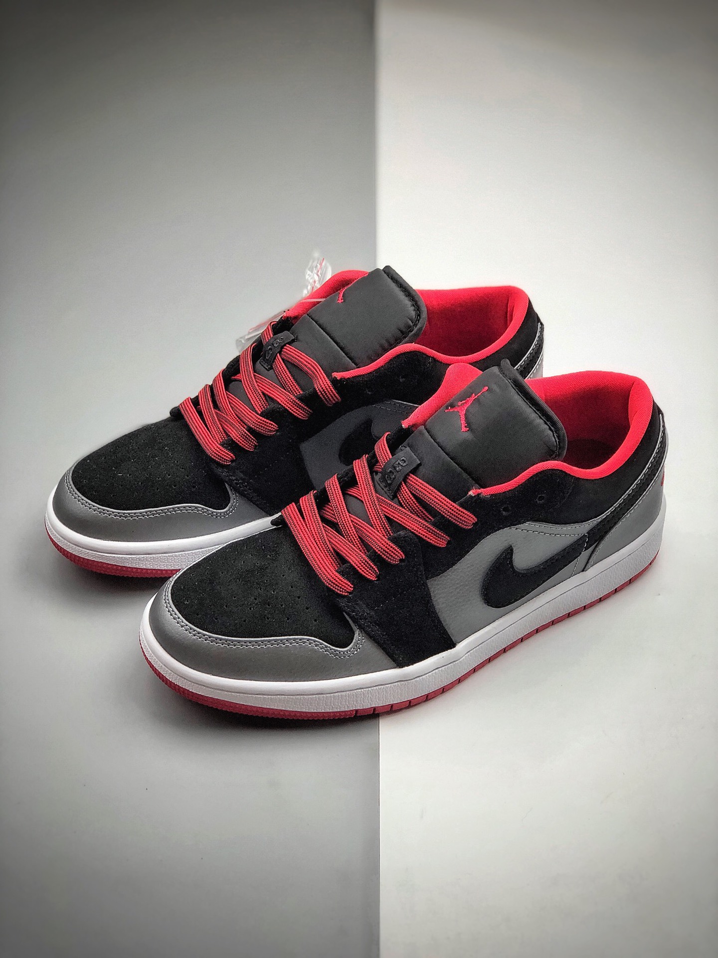 200  Nike Air Jordan 1 Retro Low AJ1/乔1低帮时尚潮流运动休闲板鞋553558-002
