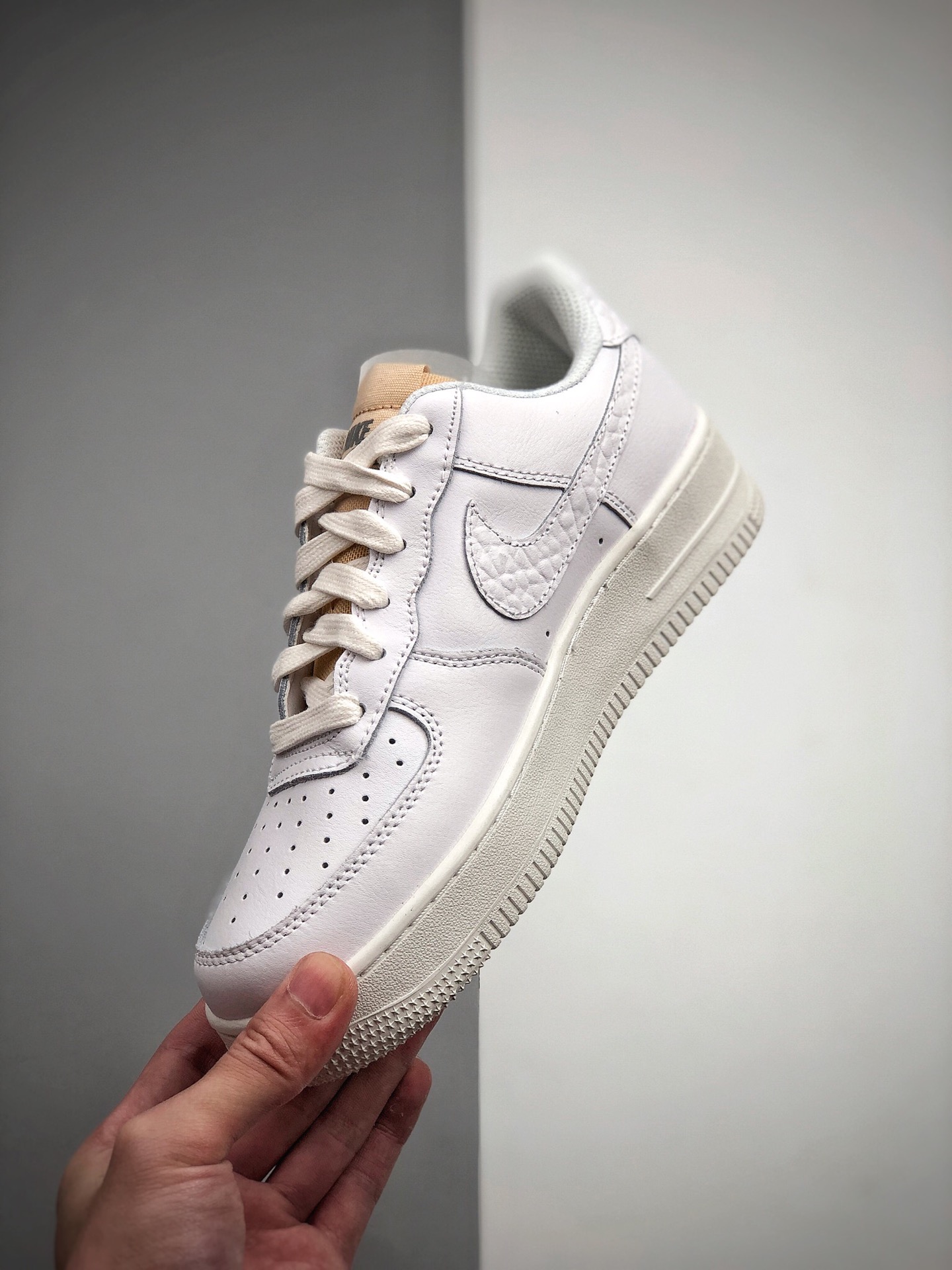 160  Air Force 1 07 LX White Onyx Bling LF钻石哔呤  空军一号低帮CZ8101-100