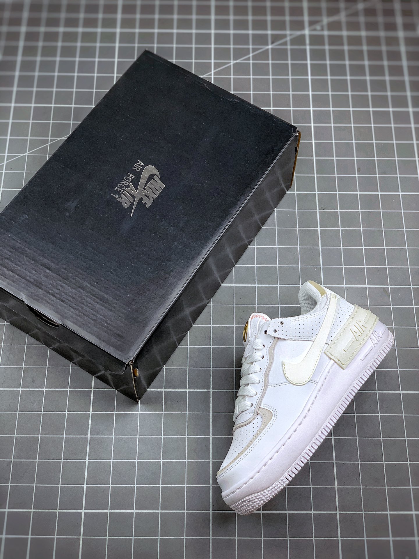 200 Air Force 1 Shadow 灰白拼接 轻量增高低帮百搭板鞋”拼接马卡龙” CZ8107-100