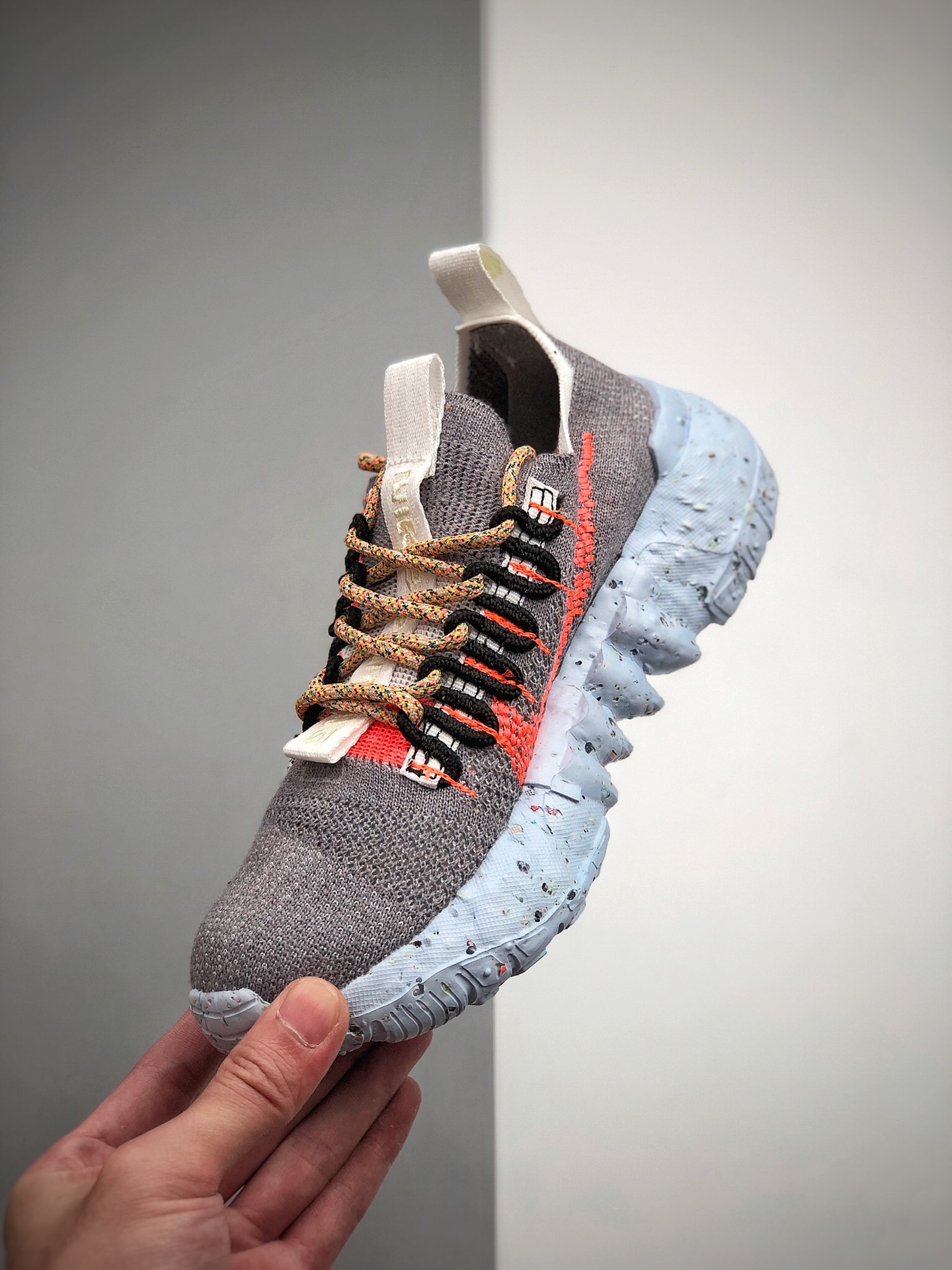 200  Nike Space Hippie 01”Vast Grey Hyper”太空嬉皮士01系列慢跑鞋 货号：CQ3986-001