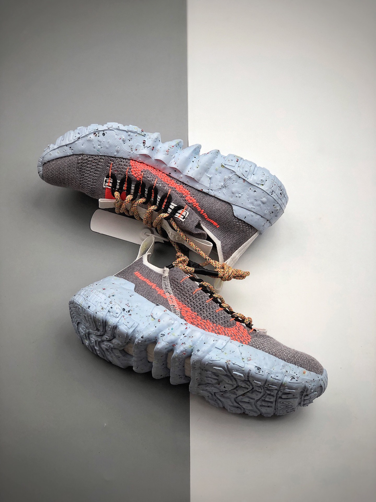 200  Nike Space Hippie 01”Vast Grey Hyper”太空嬉皮士01系列慢跑鞋 货号：CQ3986-001