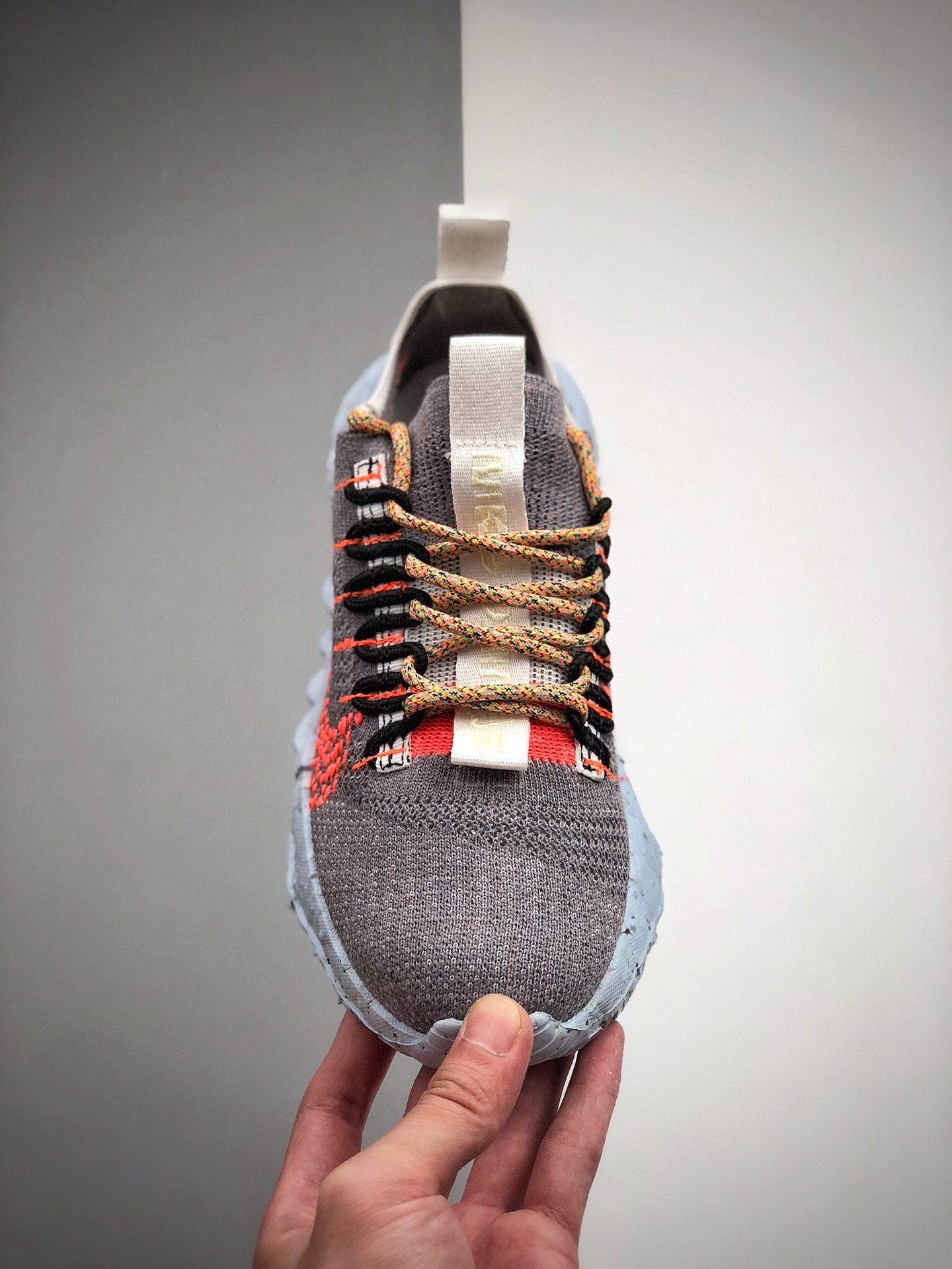 200  Nike Space Hippie 01”Vast Grey Hyper”太空嬉皮士01系列慢跑鞋 货号：CQ3986-001