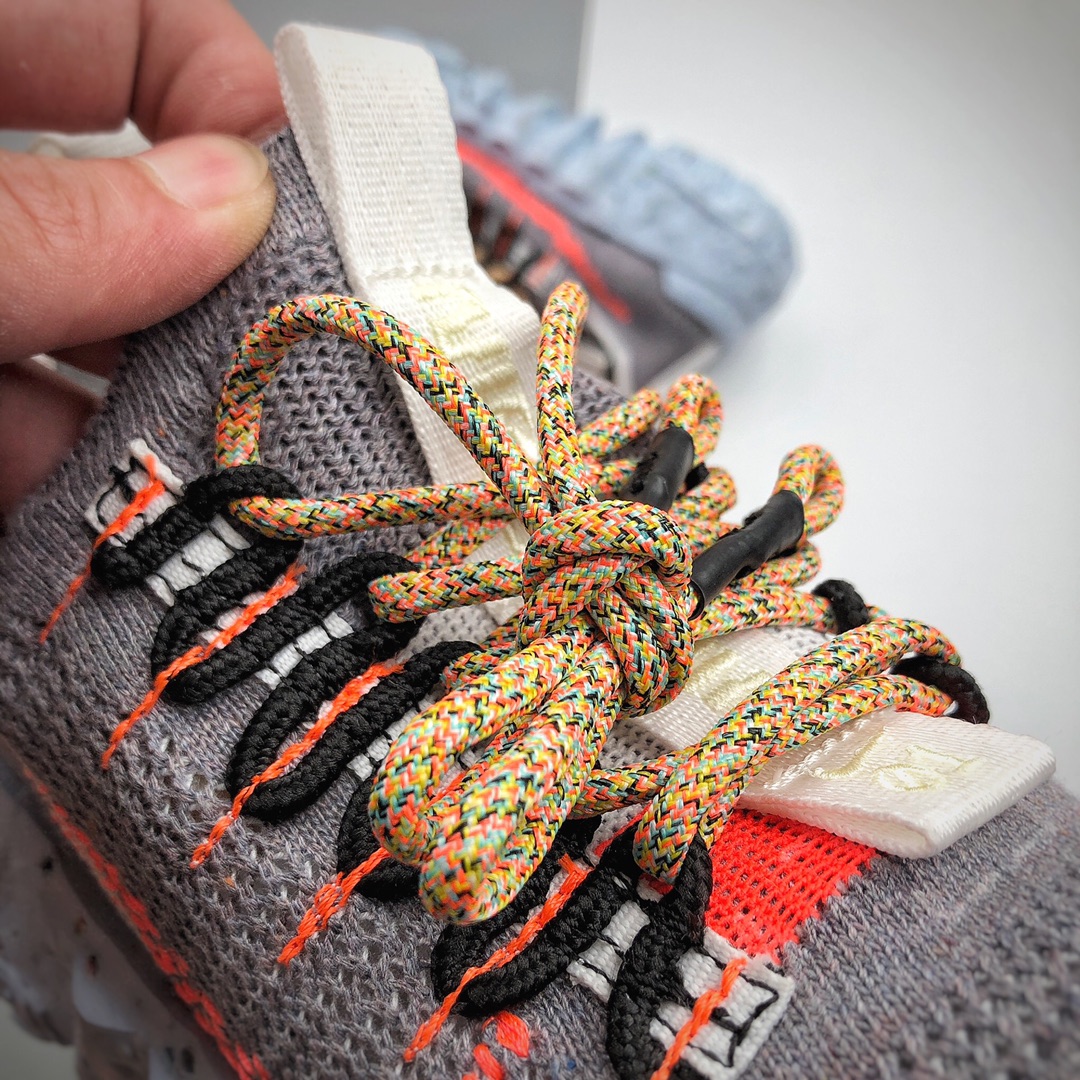 200  Nike Space Hippie 01”Vast Grey Hyper”太空嬉皮士01系列慢跑鞋 货号：CQ3986-001