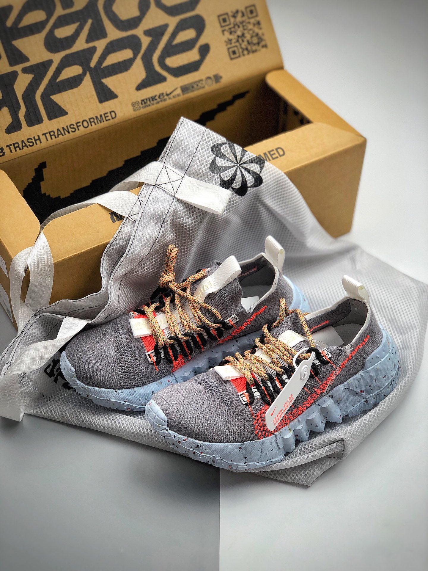 200  Nike Space Hippie 01”Vast Grey Hyper”太空嬉皮士01系列慢跑鞋 货号：CQ3986-001