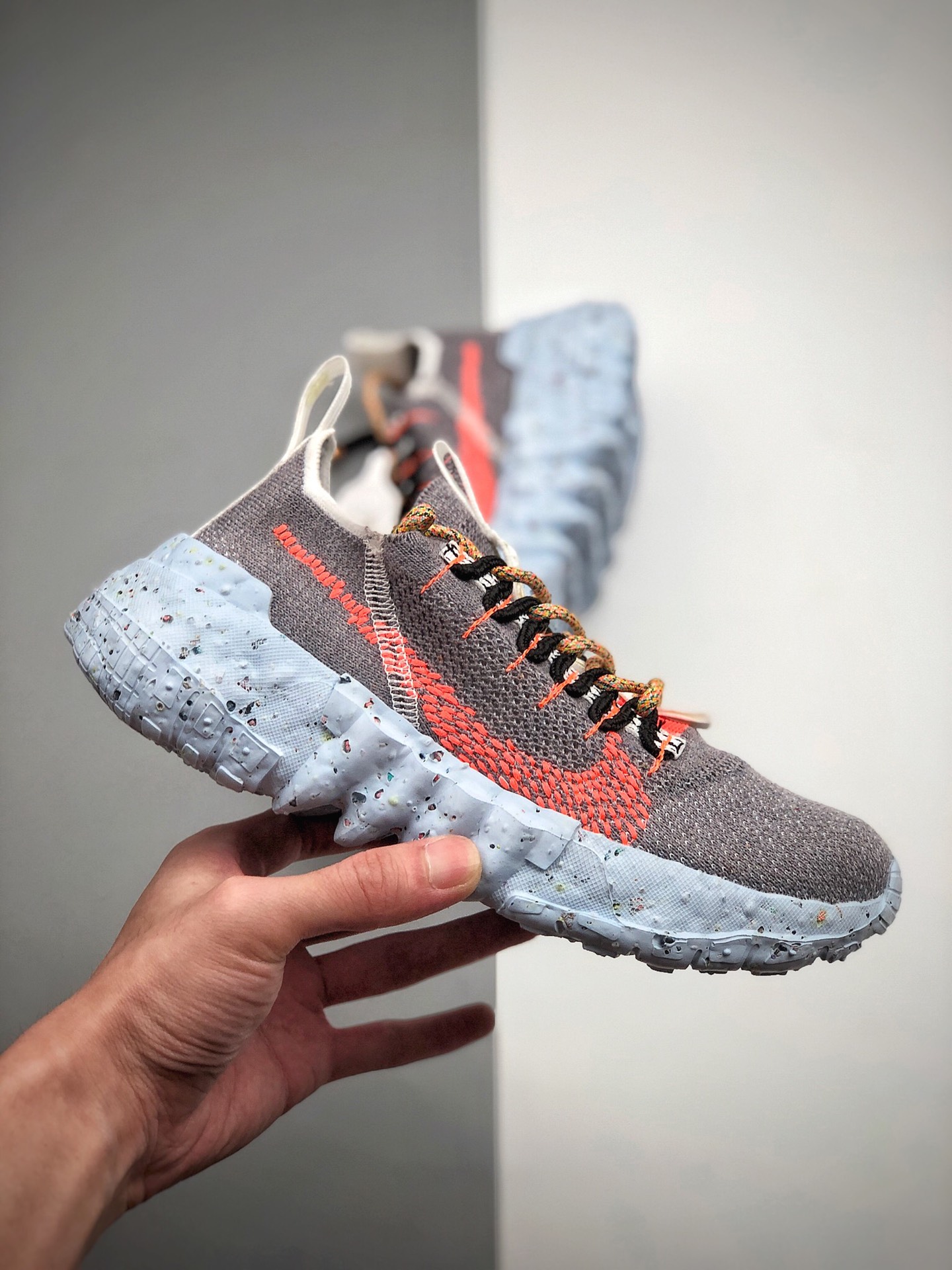 200  Nike Space Hippie 01”Vast Grey Hyper”太空嬉皮士01系列慢跑鞋 货号：CQ3986-001