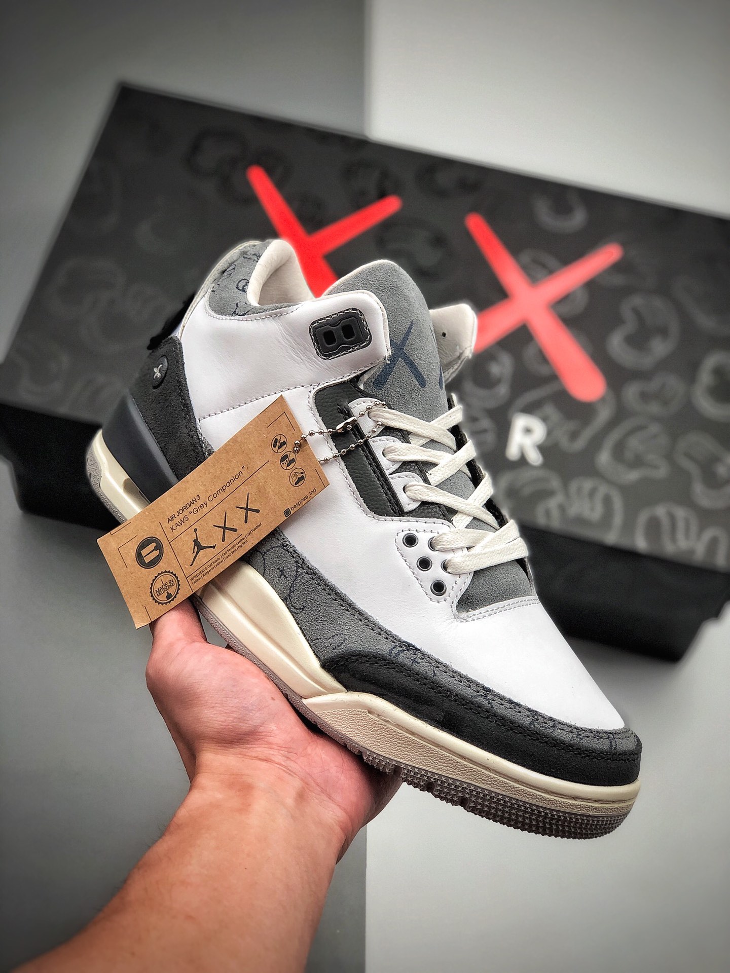 460  Air Jordan 3 “KAWS” 绝对是一双眼球收割机