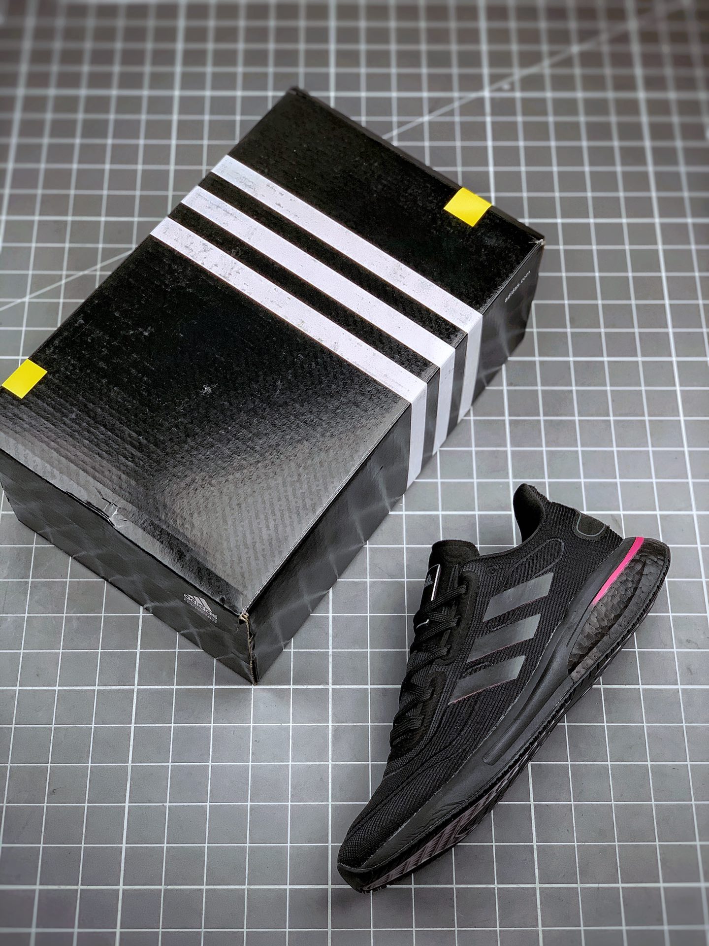 200 Adidas Supernova M 马拉松 赛事专业跑步鞋