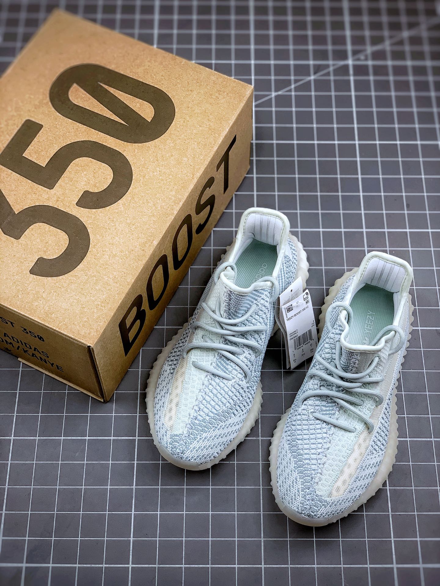 200 AD Yeezy 350 Boost V2冰蓝天使