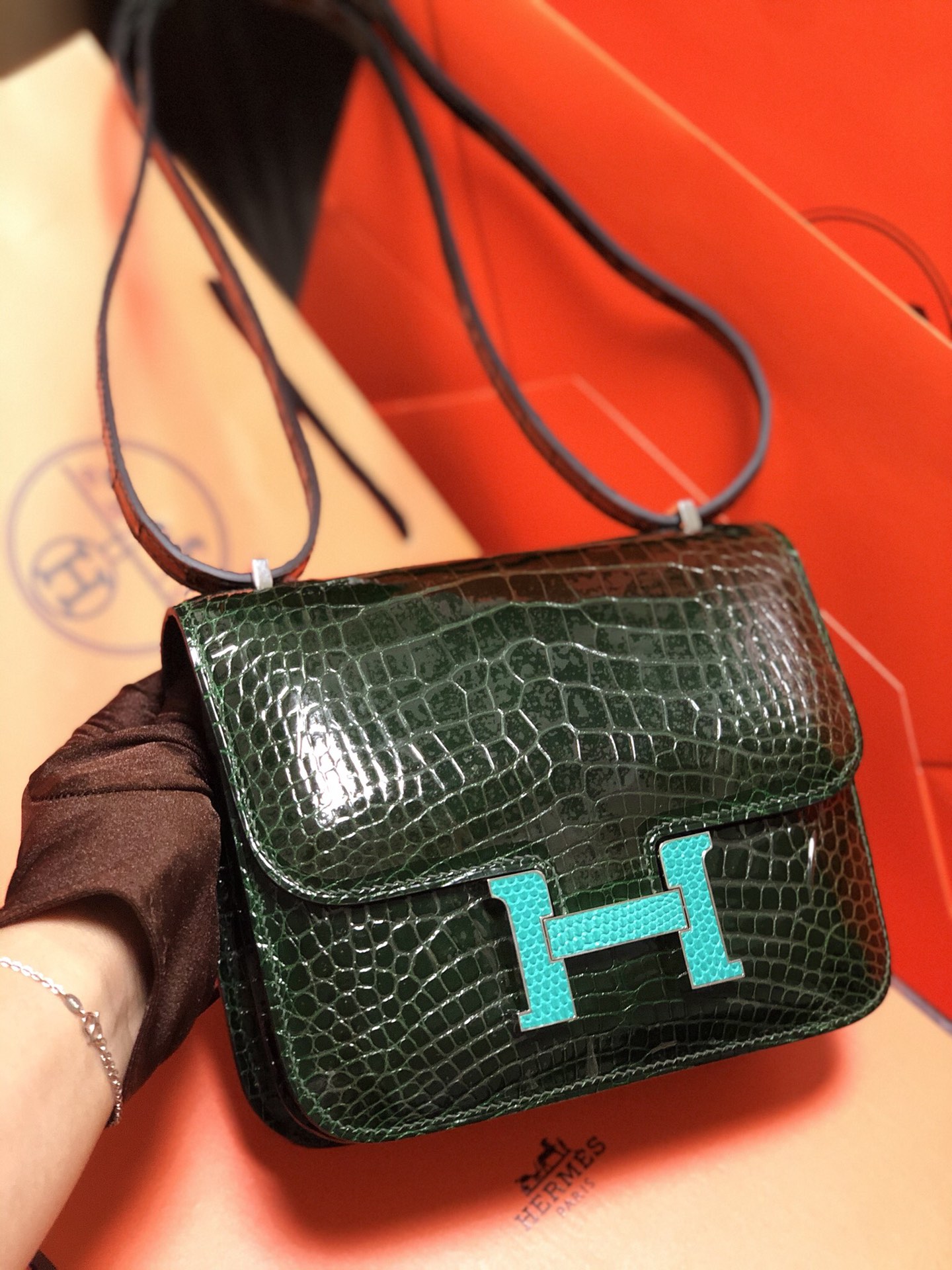 Pedido del cliente: Constance 19cm piel de cocodrilo americano importado 🐊 ck67 verde esmeralda con hebilla de lagarto…