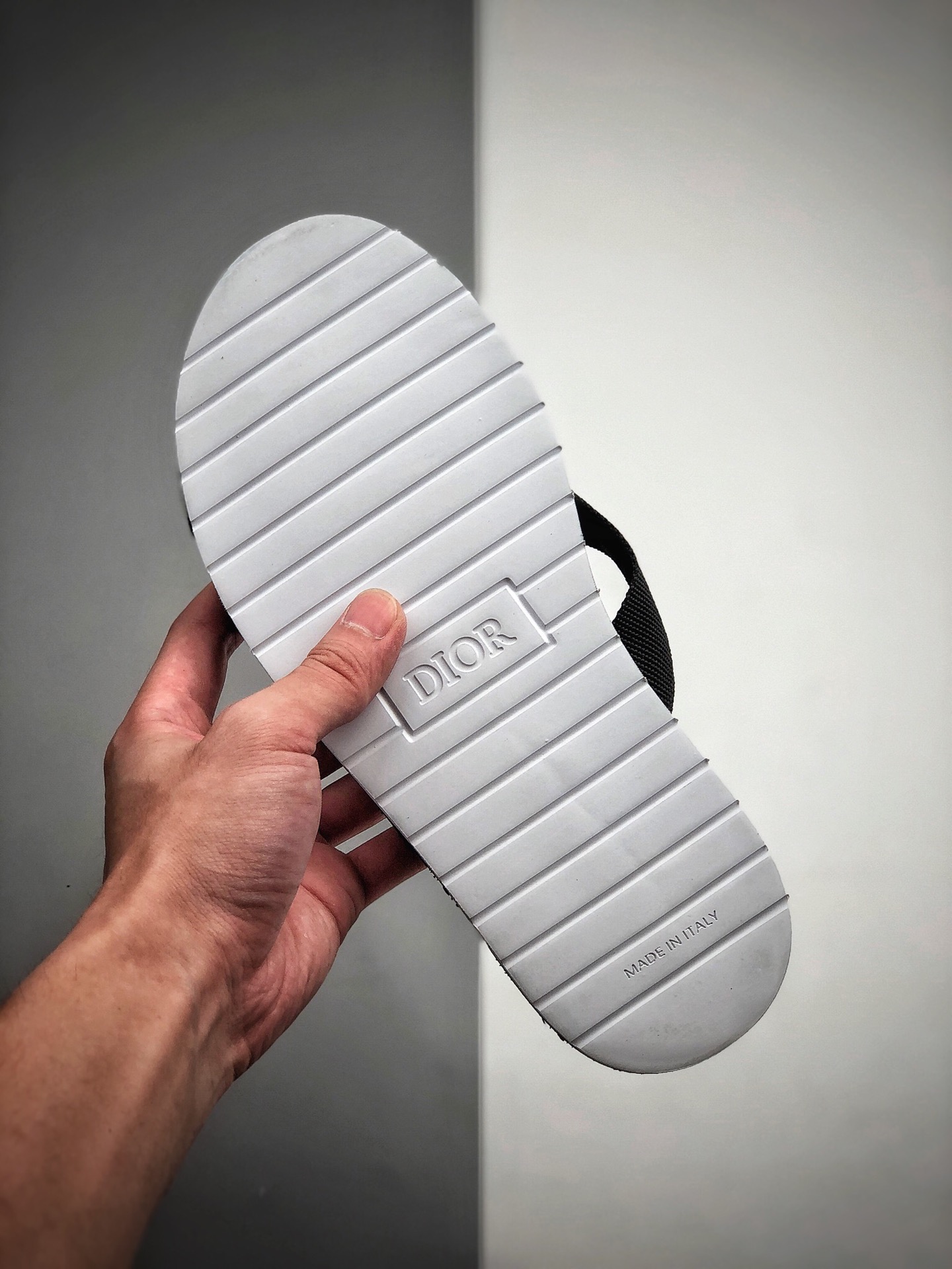 230 原产全套礼盒配件 2020ss春夏新品，高奢品牌Dior迪奥Flip-Flops Logo Shower Sandals”Oblique”阿尔法系列山系运动休闲尼龙人字拖鞋“水蓝涂鸦印花底” 人字拖将