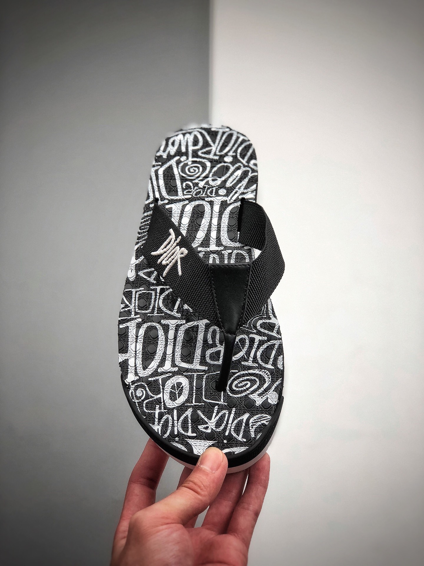 230 原产全套礼盒配件 2020ss春夏新品，高奢品牌Dior迪奥Flip-Flops Logo Shower Sandals”Oblique”阿尔法系列山系运动休闲尼龙人字拖鞋“水蓝涂鸦印花底” 人字拖将