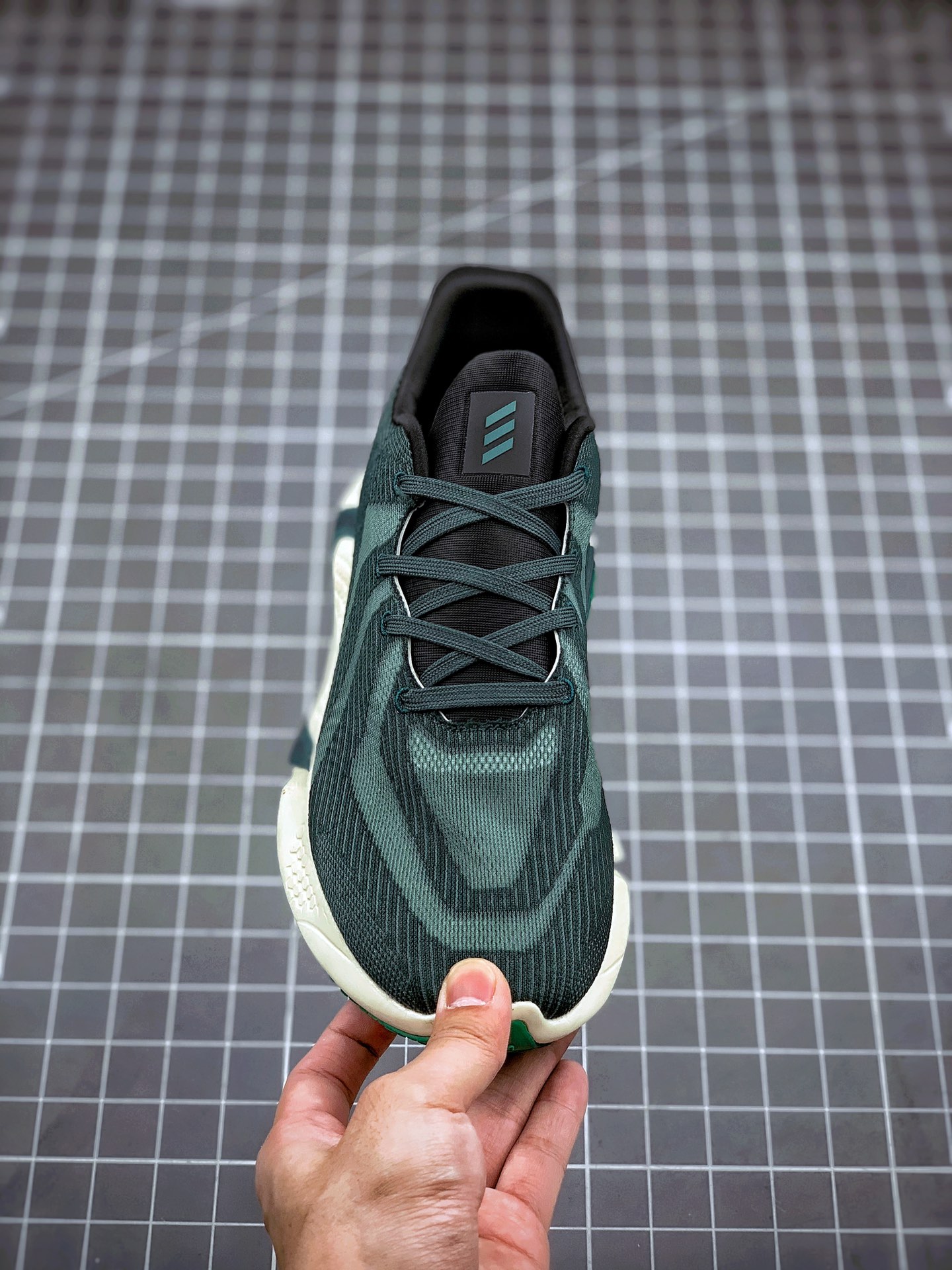 170  Adidas AlphaBounce Beyond m 阿尔法10代 冰丝面休闲跑步鞋