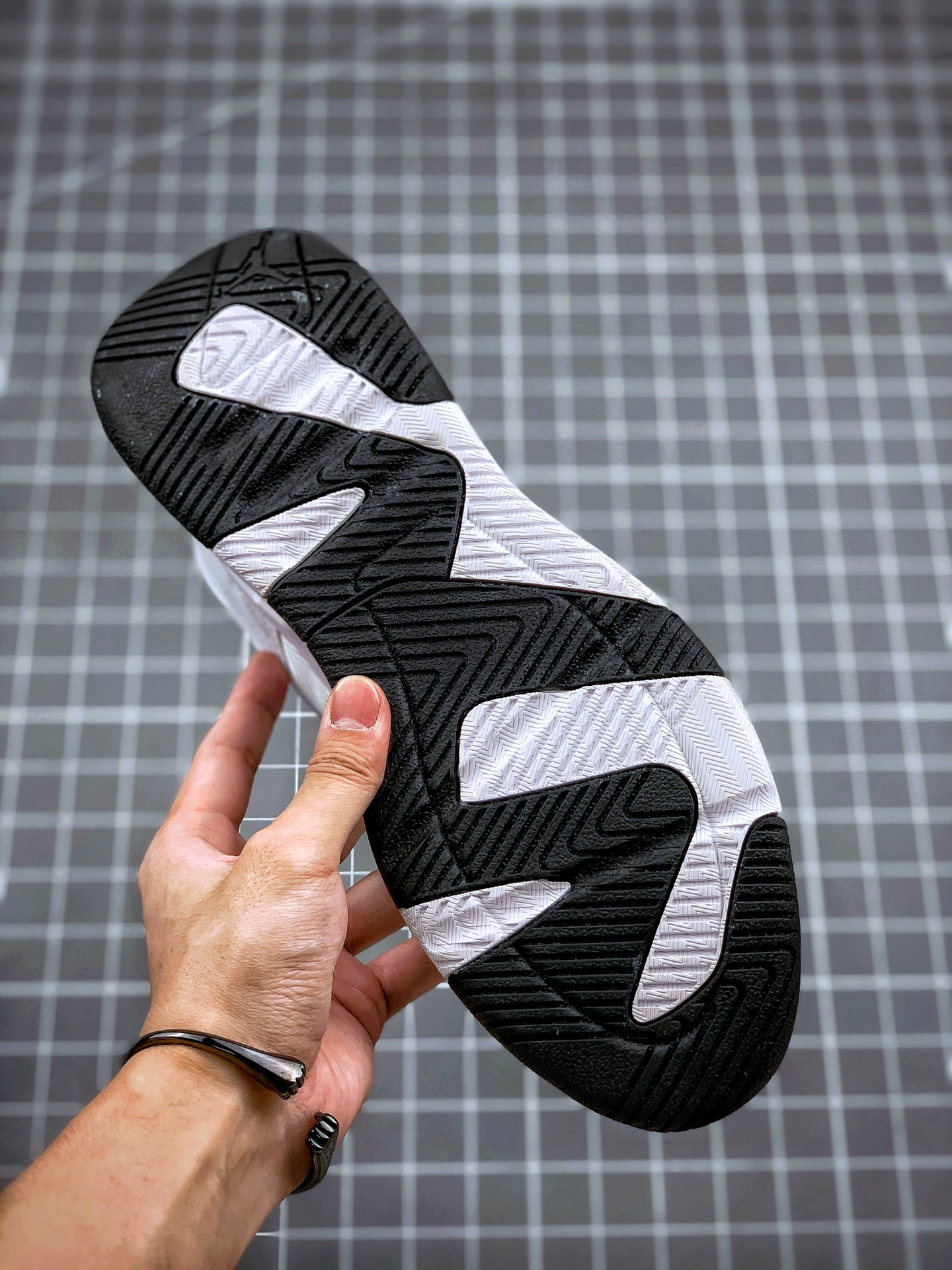 180 Nike Jordan Brand Air Cadence Air Cadence CV1761-016