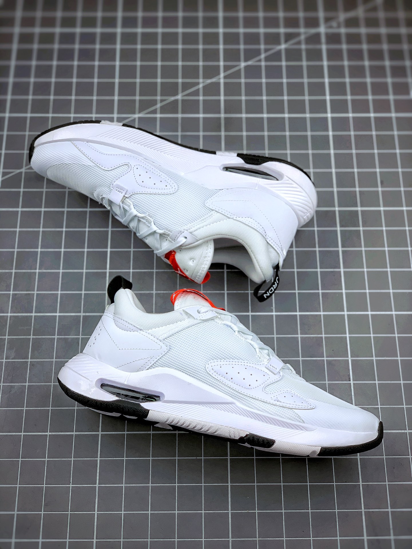 180 Nike Jordan Brand Air Cadence Air Cadence CV1761-016