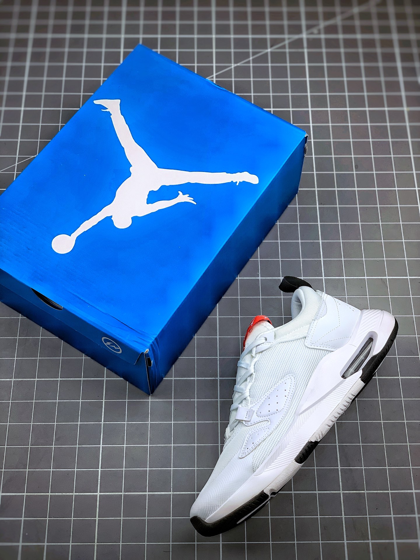 180 Nike Jordan Brand Air Cadence Air Cadence CV1761-016