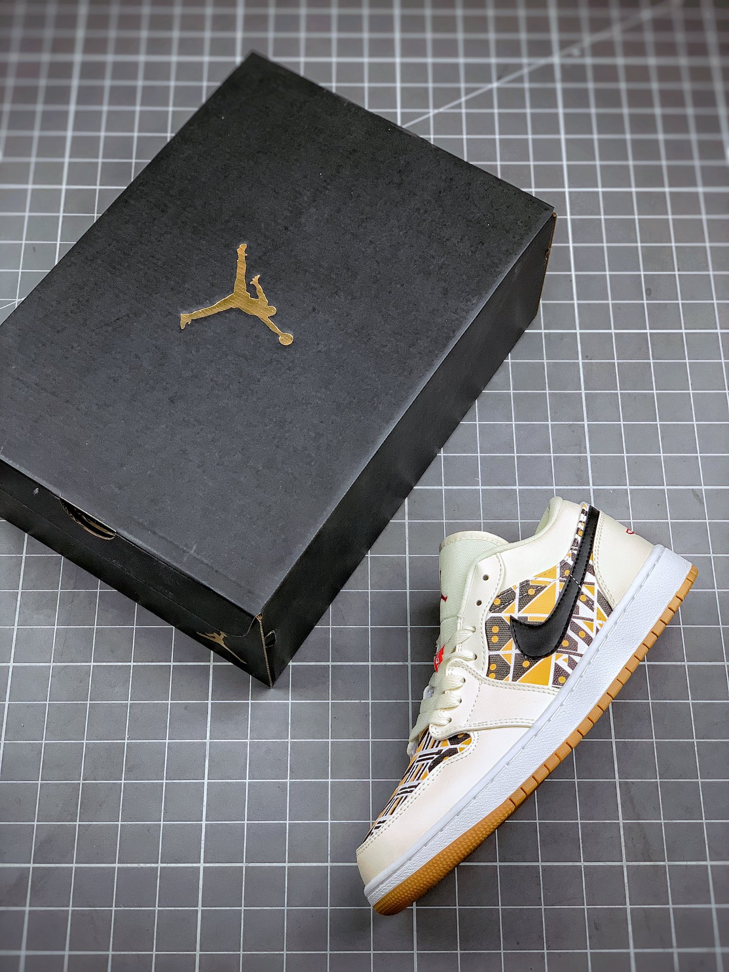 200  Air Jordan 1 Low 卡其棕 AJ1乔1低帮休闲板鞋  忠于原版 货号：CJ4152-101
