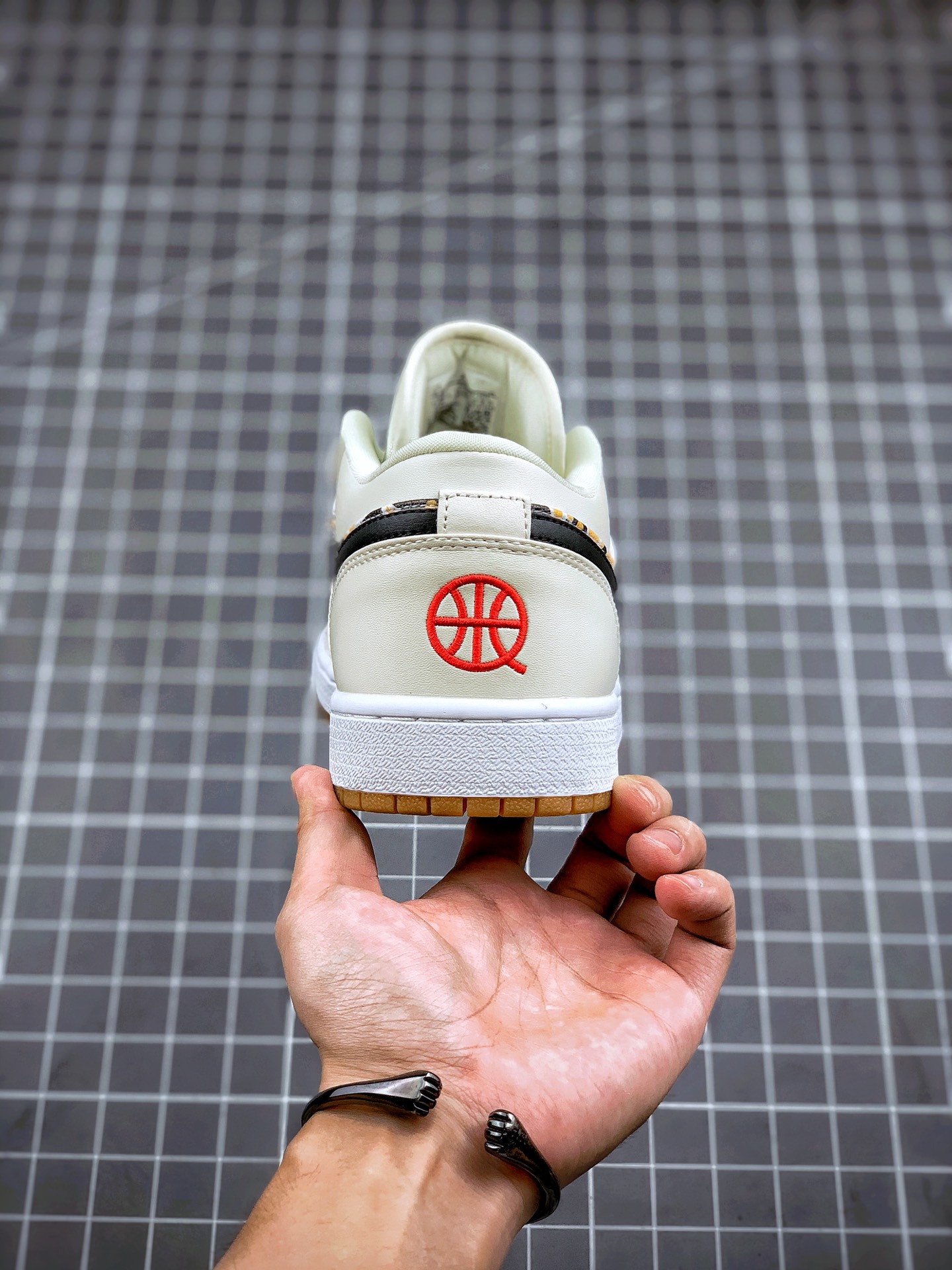 200  Air Jordan 1 Low 卡其棕 AJ1乔1低帮休闲板鞋  忠于原版 货号：CJ4152-101
