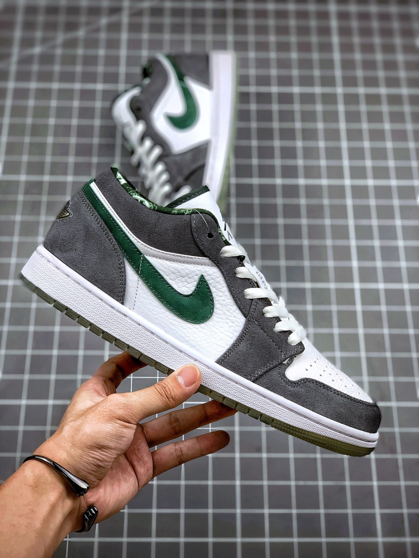230  Air Jordan 1 Low 麂皮灰绿 AJ1乔1低帮休闲板鞋 货号：309192-131