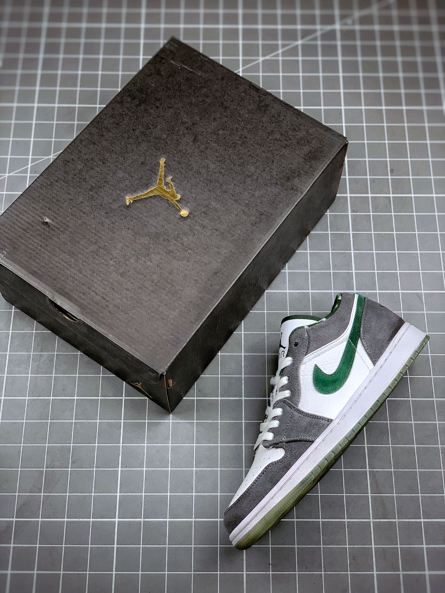 230  Air Jordan 1 Low 麂皮灰绿 AJ1乔1低帮休闲板鞋 货号：309192-131