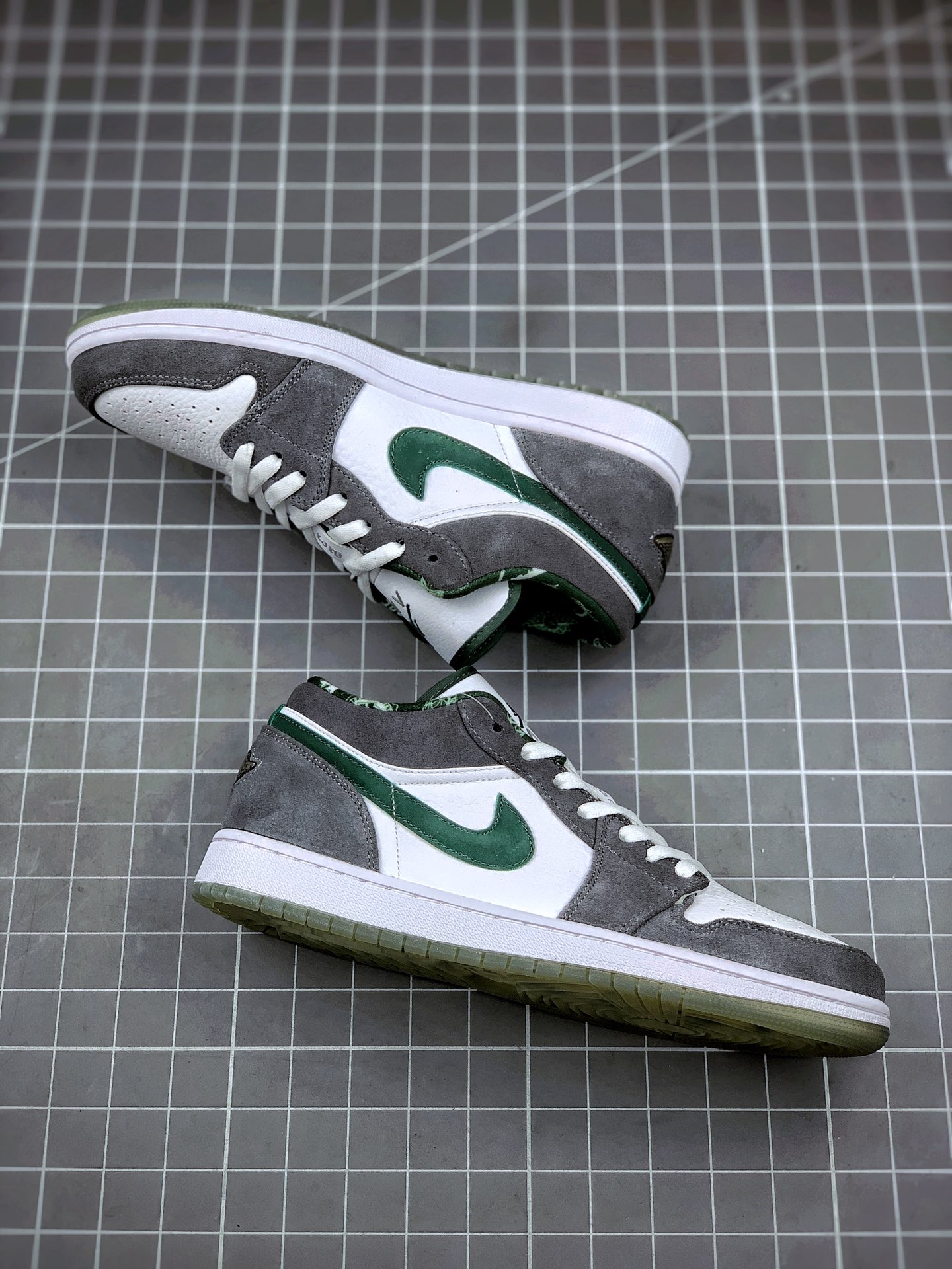 230  Air Jordan 1 Low 麂皮灰绿 AJ1乔1低帮休闲板鞋 货号：309192-131