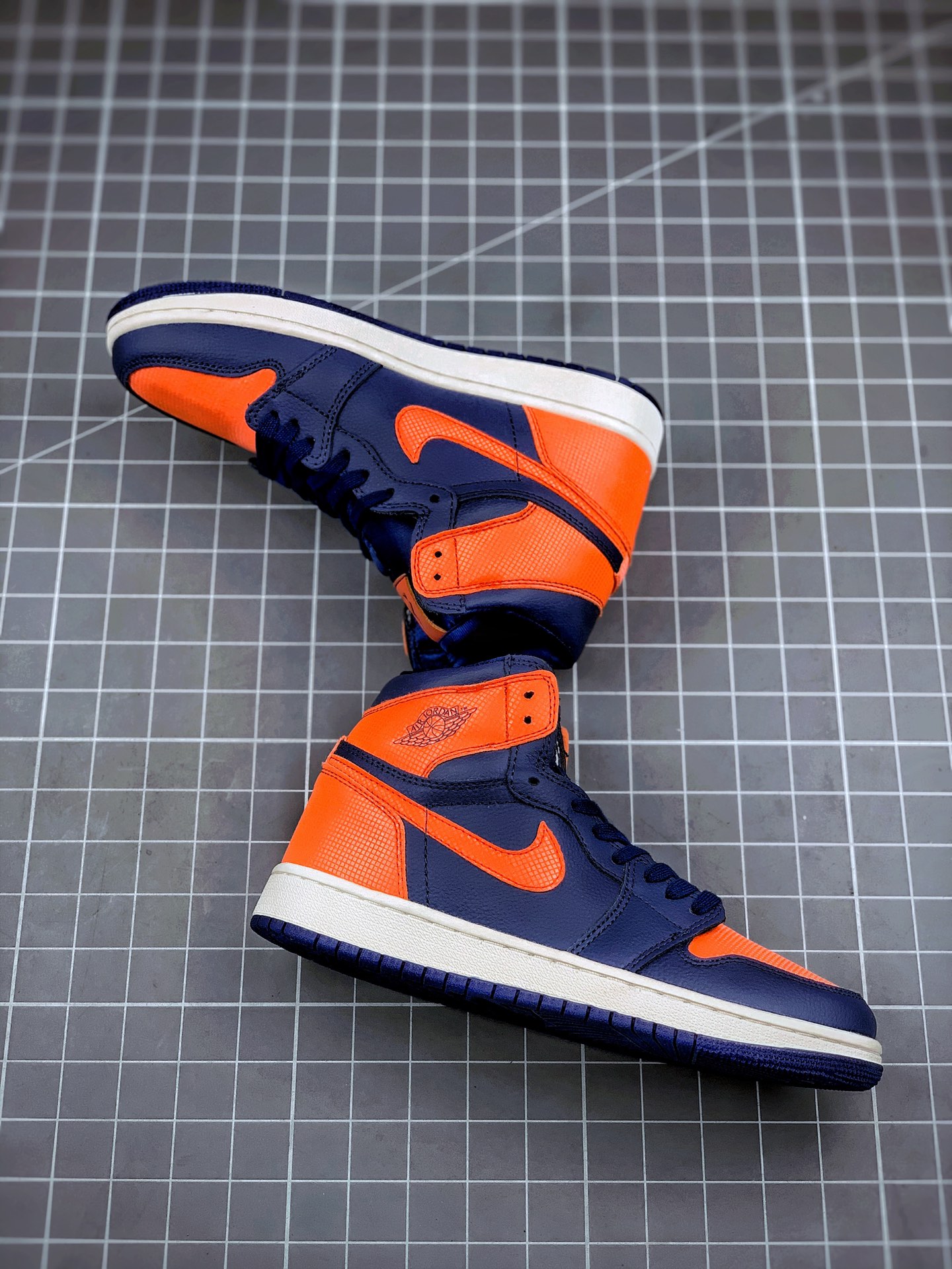 250  Air Jordan 1 Mid 尼克斯 AJ1乔1中邦休闲板鞋AH7389-408