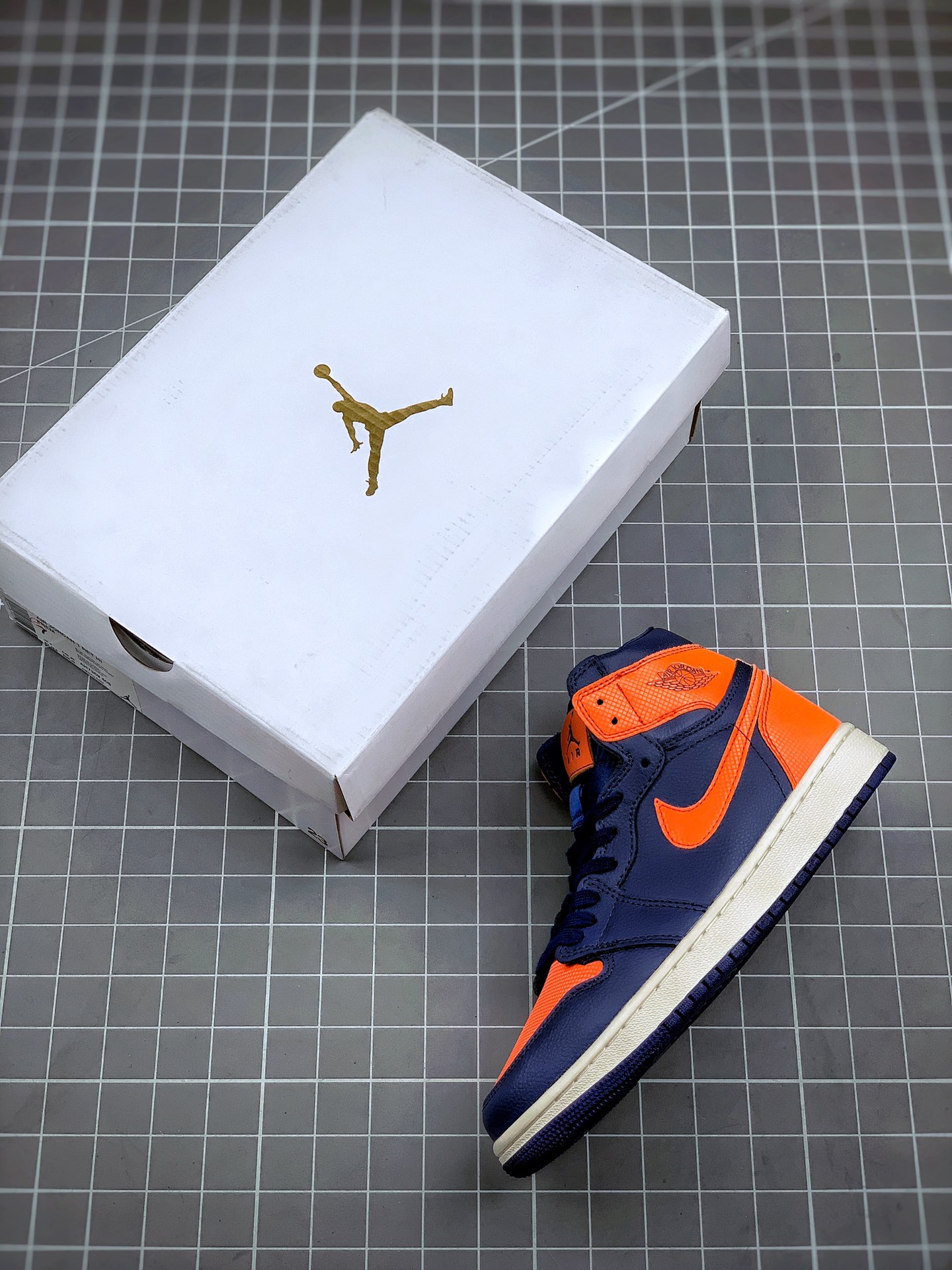 250  Air Jordan 1 Mid 尼克斯 AJ1乔1中邦休闲板鞋AH7389-408