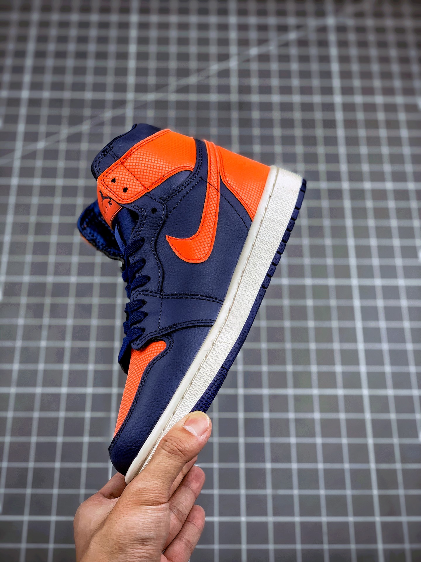 250  Air Jordan 1 Mid 尼克斯 AJ1乔1中邦休闲板鞋AH7389-408