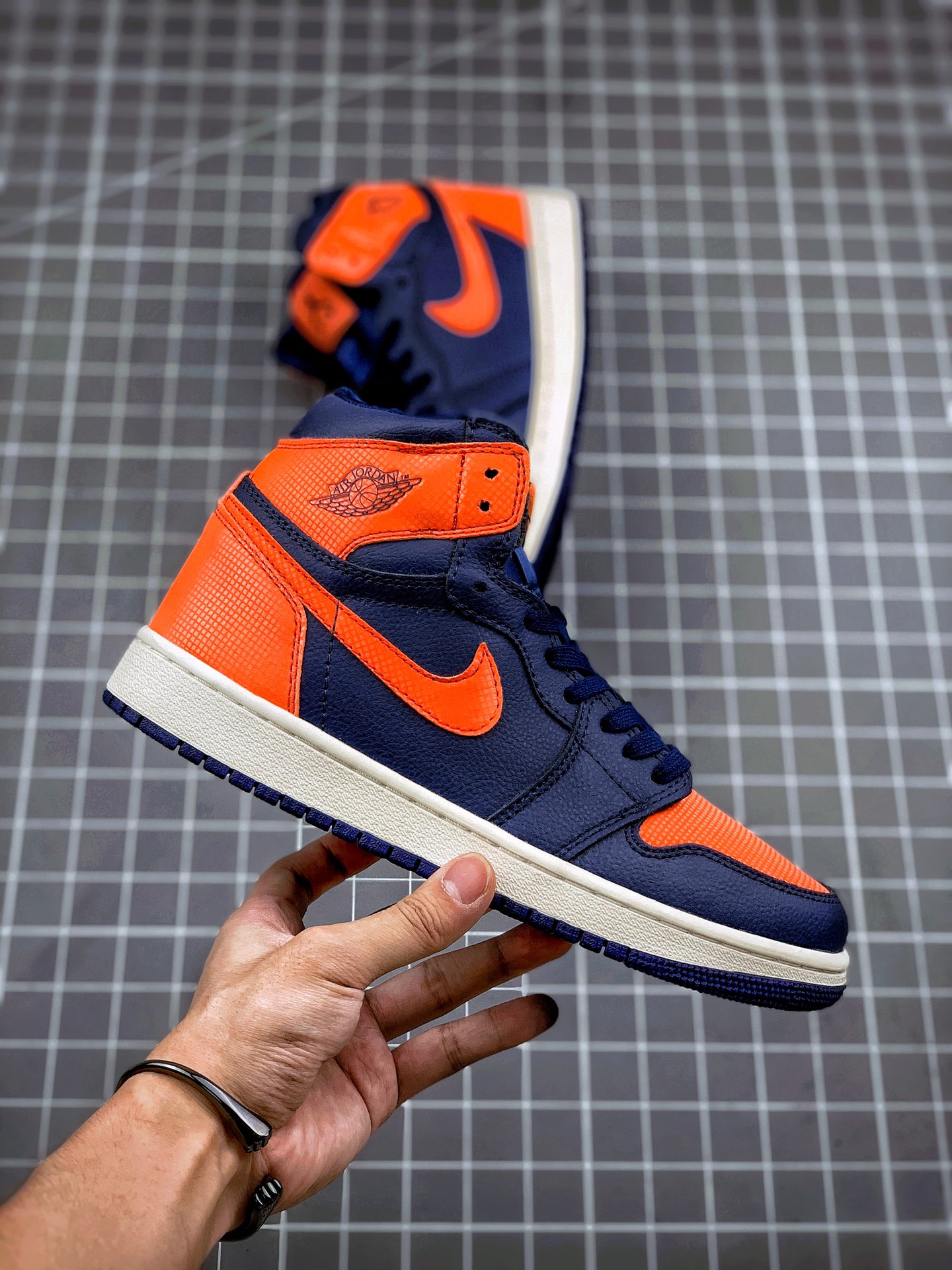 250  Air Jordan 1 Mid 尼克斯 AJ1乔1中邦休闲板鞋AH7389-408