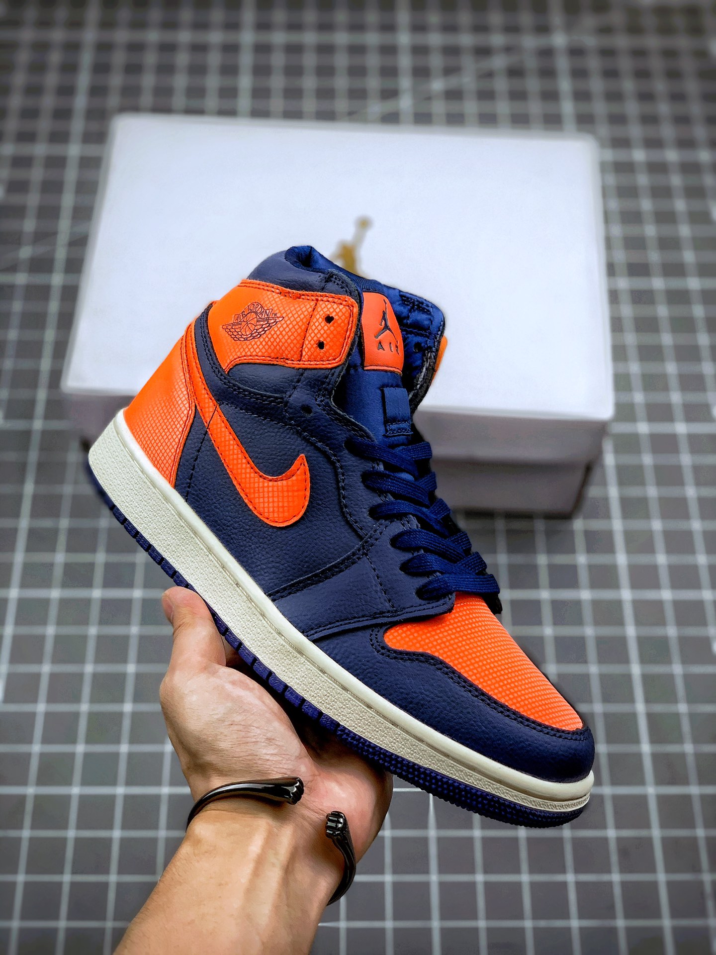 250  Air Jordan 1 Mid 尼克斯 AJ1乔1中邦休闲板鞋AH7389-408