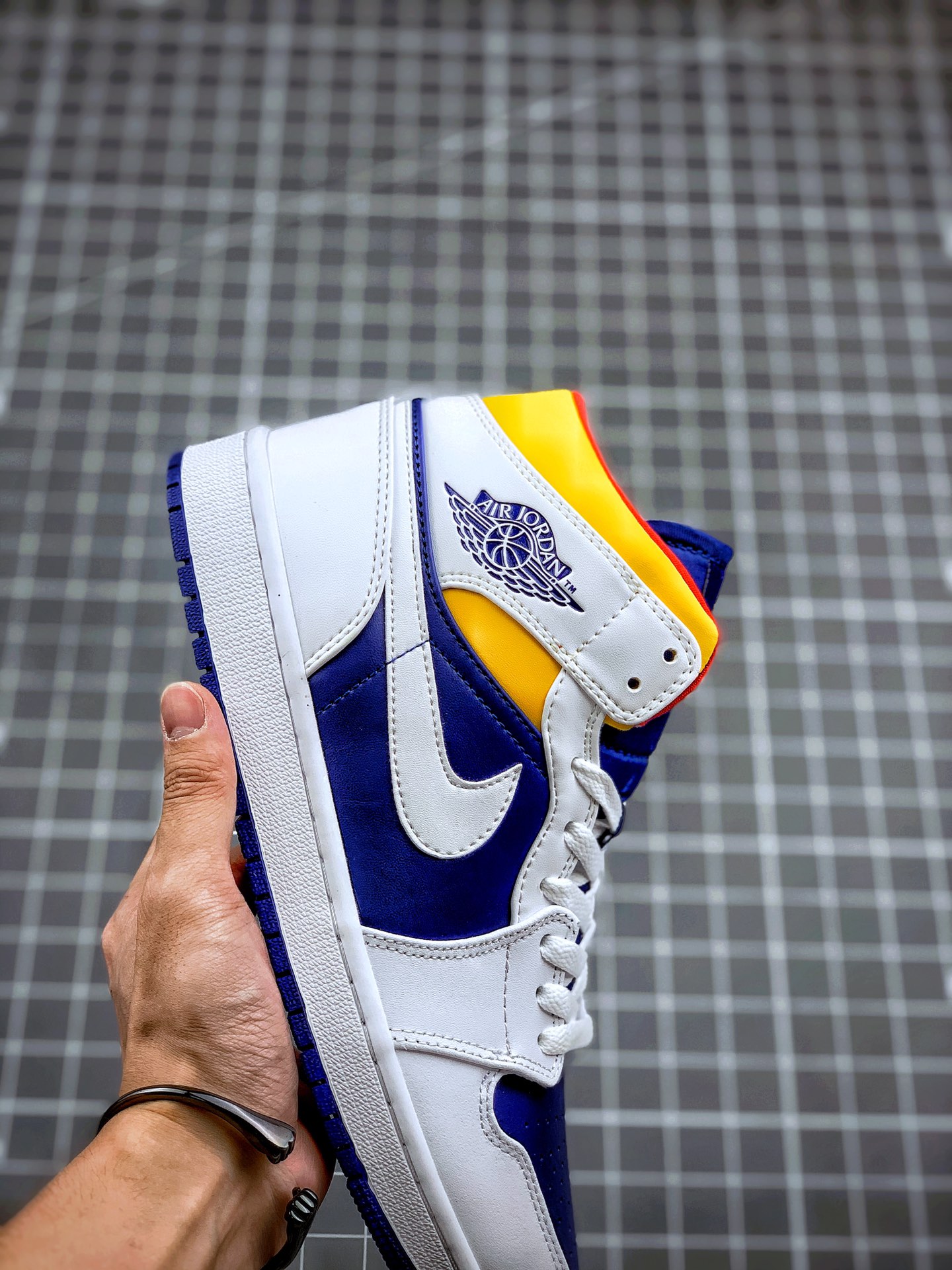 250  Air Jordan 1 Mid 白蓝黄 AJ1乔1中邦休闲板鞋 554724-131