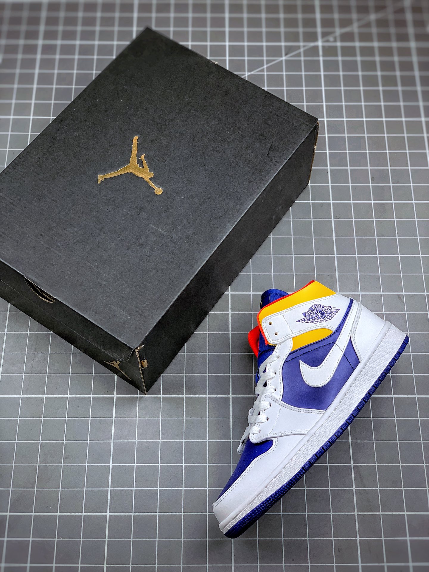 250  Air Jordan 1 Mid 白蓝黄 AJ1乔1中邦休闲板鞋 554724-131