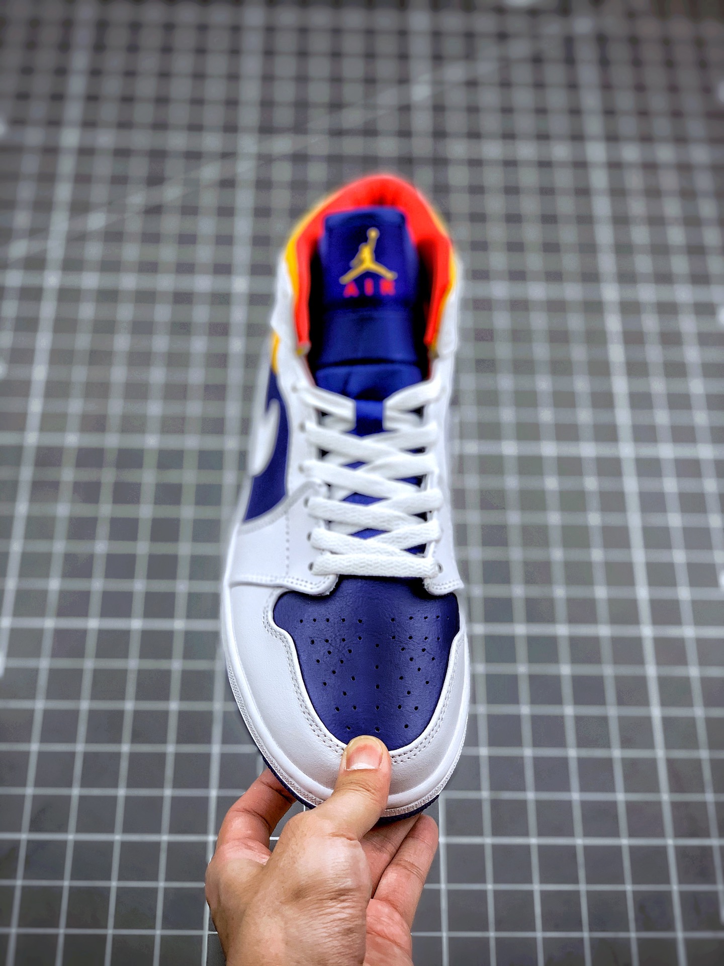 250  Air Jordan 1 Mid 白蓝黄 AJ1乔1中邦休闲板鞋 554724-131