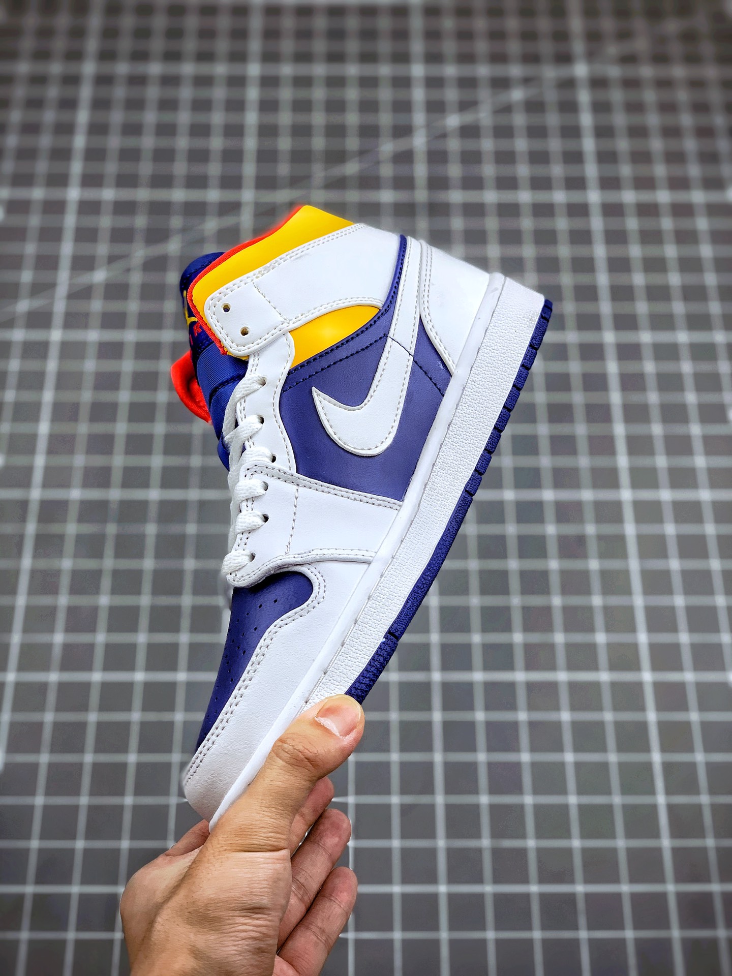 250  Air Jordan 1 Mid 白蓝黄 AJ1乔1中邦休闲板鞋 554724-131