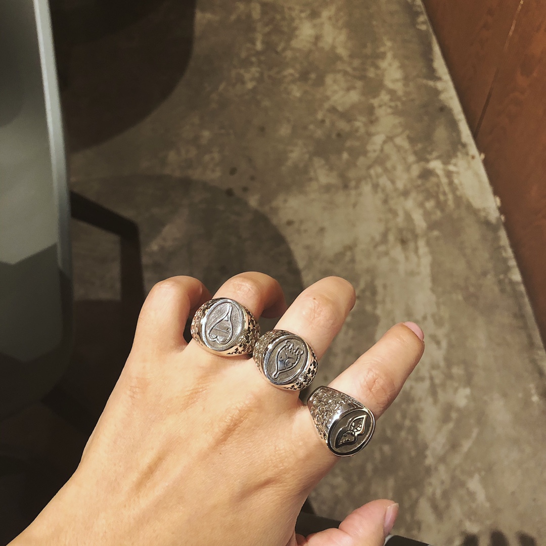 Chrome Hearts 开版 独家拍摄 （MZ）【新品上架】𝗖𝗵𝗿𝗼𝗺𝗲 𝗛𝗲𝗮𝗿𝘁𝘀 克罗心 星星印花戒指