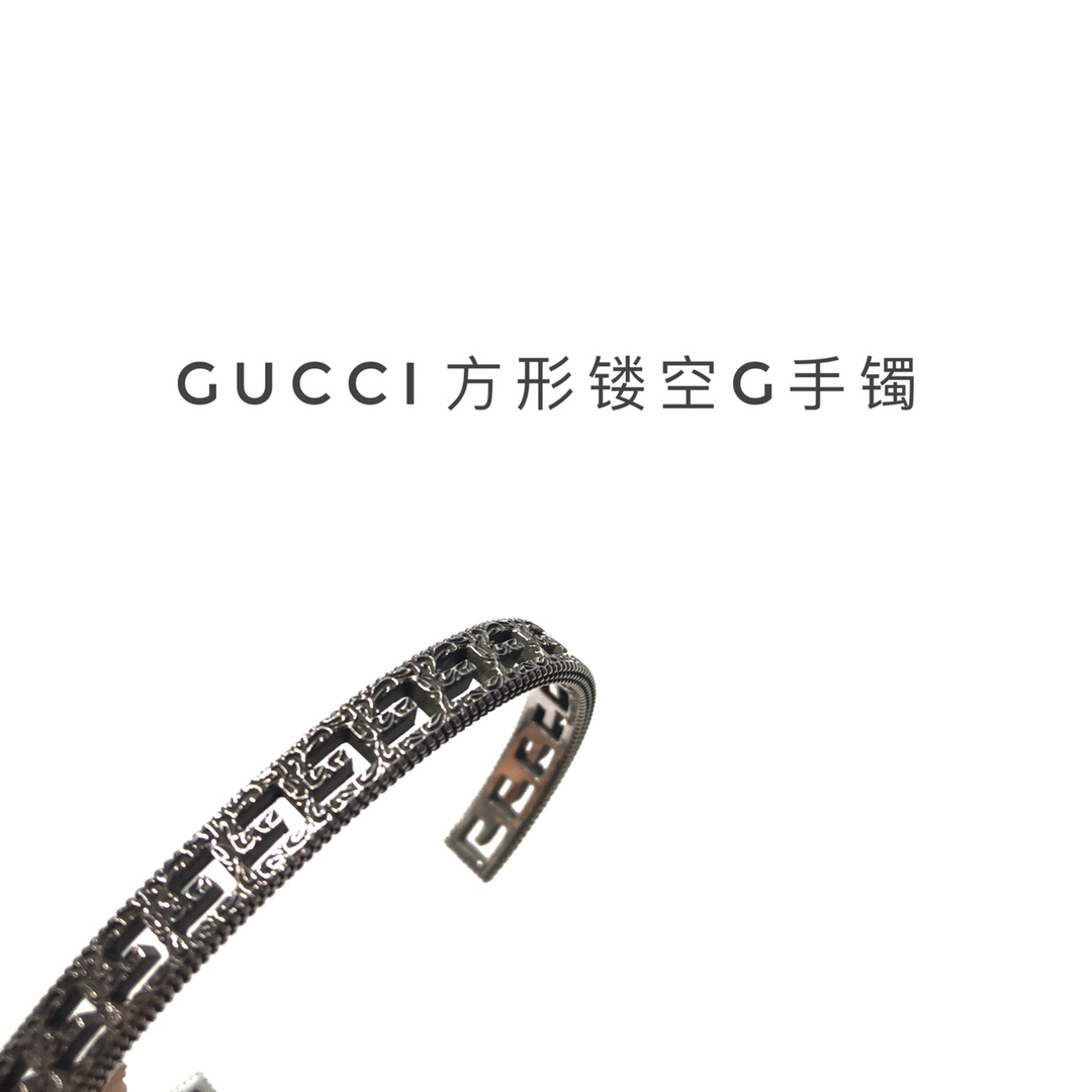 NO:101497,Wide version p narrow version Guchi G hollow pattern 6mm/10mm bracelet Couple bracelet First choice Sterling silver engraved with iconic hollow G counter price 3200. The details are randomly compared, saving you a little money in minutes, Guchi bracelet, gucci, bracelet, pure silver19860909宽版p窄版 古 驰 G镂空图案6mm/10mm手镯 情侣款手镯 首选 做旧效果的纯银刻有标志性的镂空G 专柜售价3200 细节随意对比,分分钟为你省一笔,古驰手镯,gucci,bracelet,pure silver,Jewelry