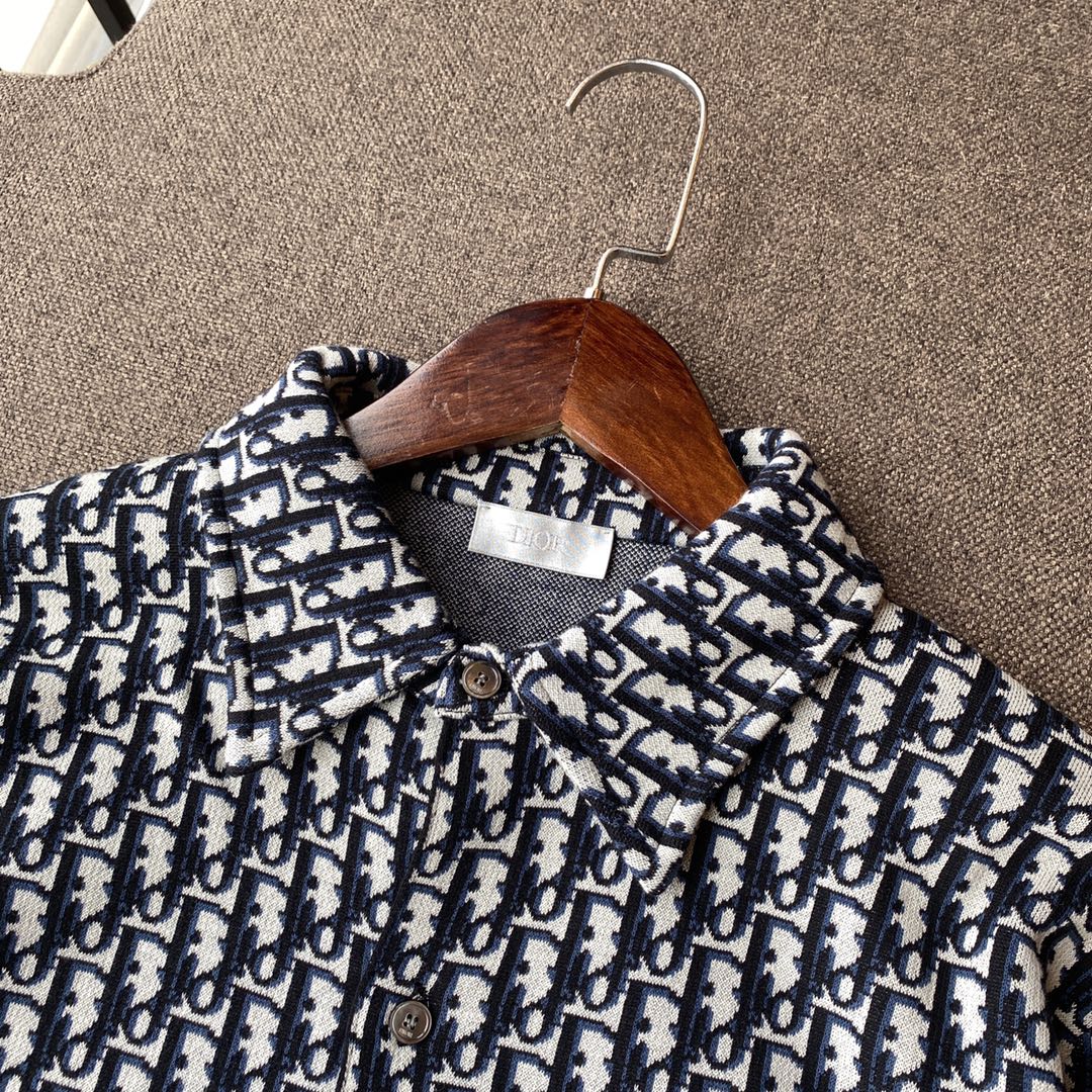迪家针织衬衫 采用100%cotton这件衣服超级舒服的针织面料料子细腻柔软针织棉面料精编数织制作超细微