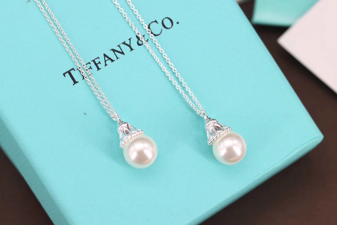 Tiffany & Co. Tiff…白色珍珠纯银锁骨项链