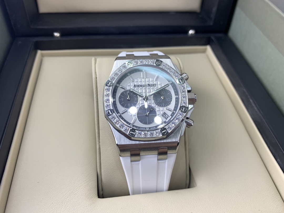 Audemars Piguet 皇家 爱彼皇家橡树系列女款镶钻