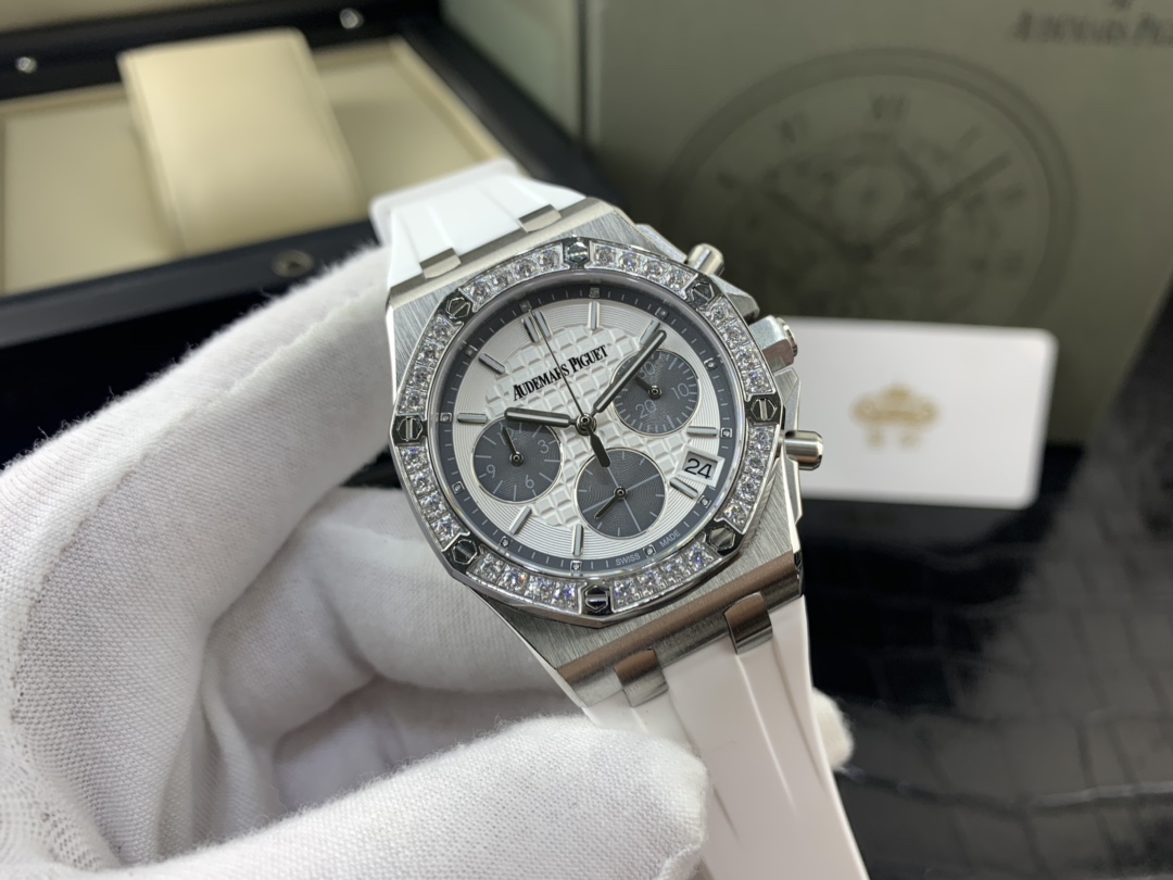 Audemars Piguet 皇家 爱彼皇家橡树系列女款镶钻