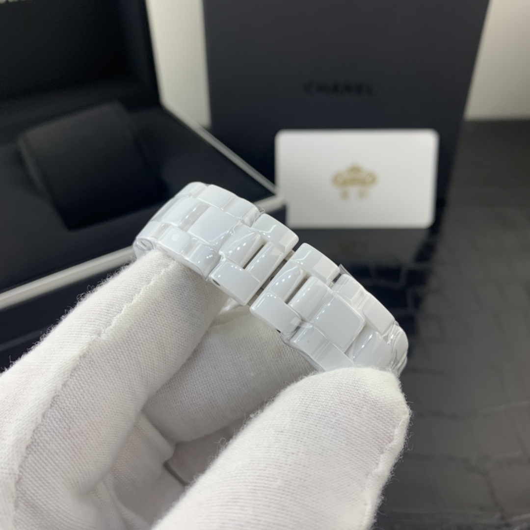 Chanel 皇家 香奈儿J12女表全陶瓷腕表